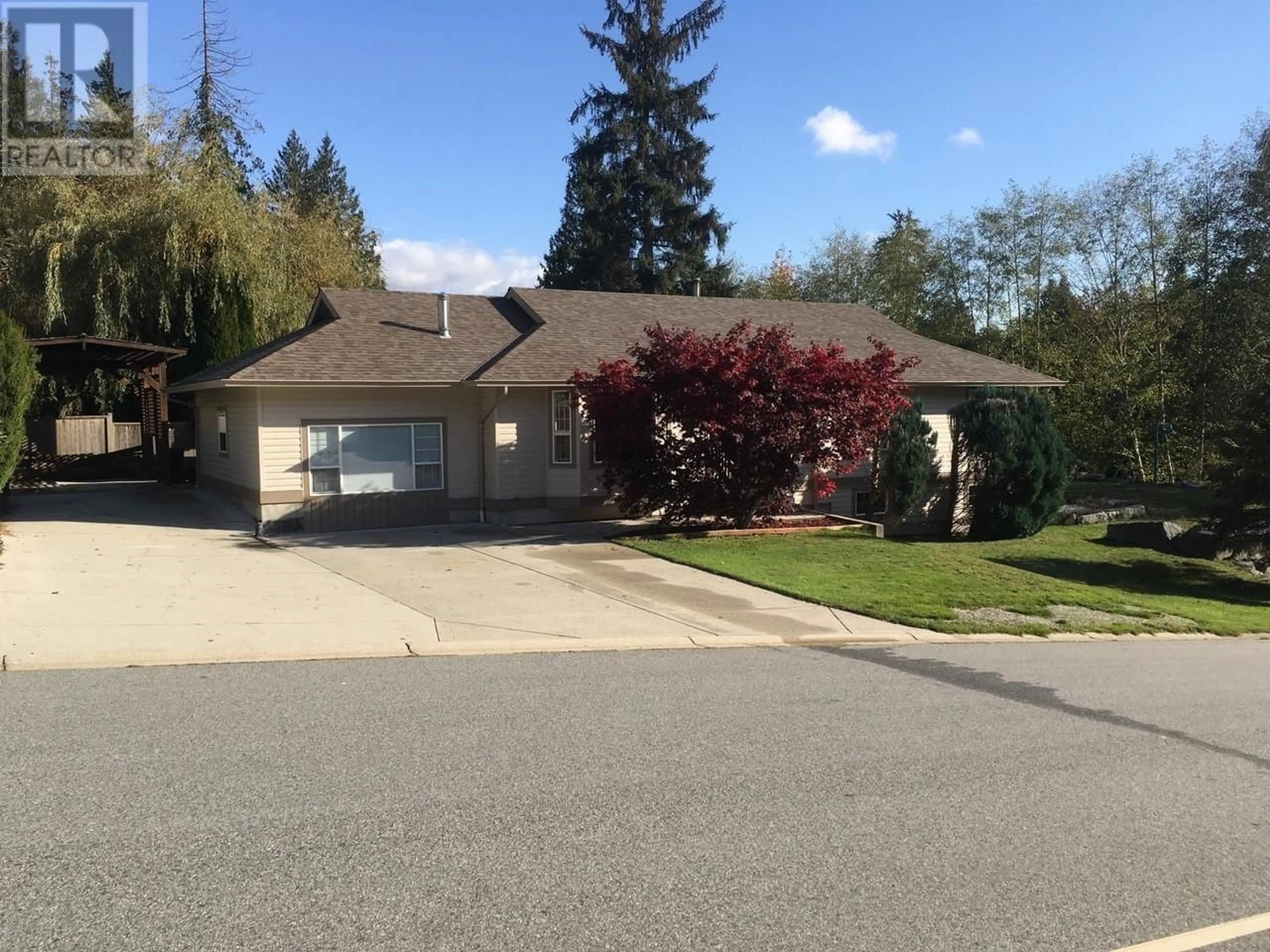 Frontside or backside of a home, the street view for 5916 ST. ANDREWS PLACE, Sechelt British Columbia V7Z0L7