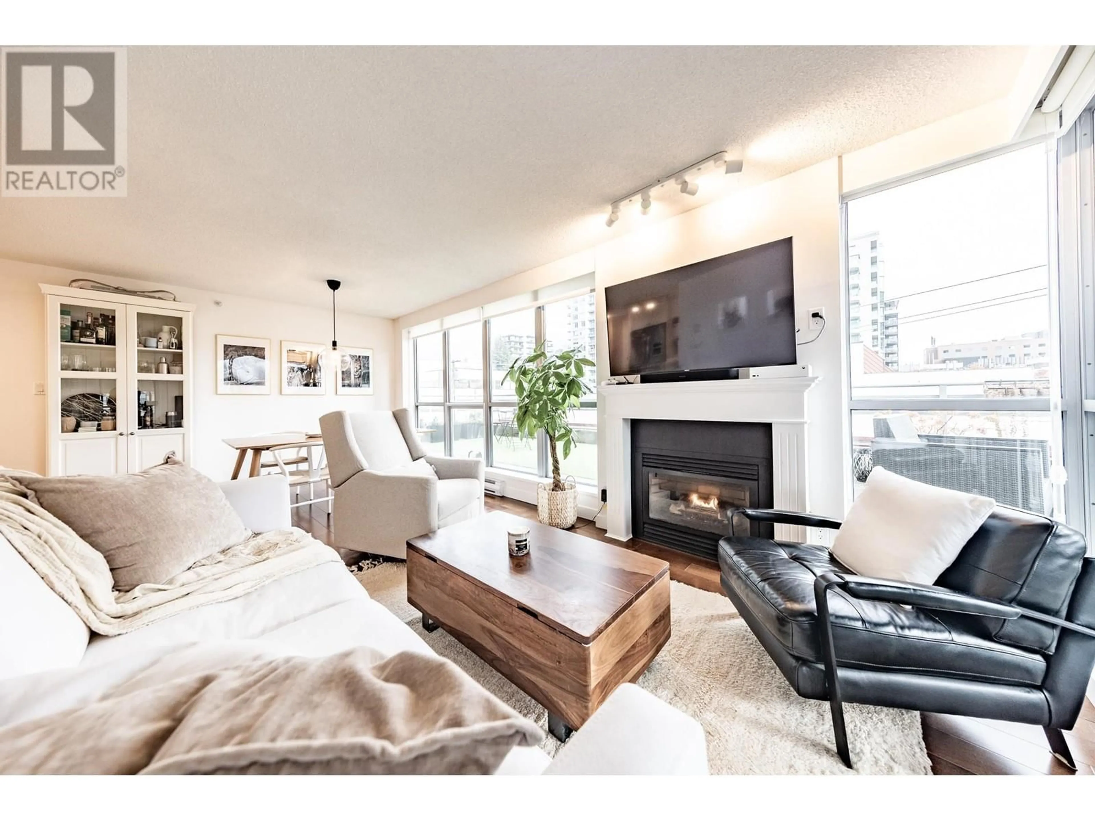 Living room, wood floors for 304 108 E 14TH STREET, North Vancouver British Columbia V7L2N3