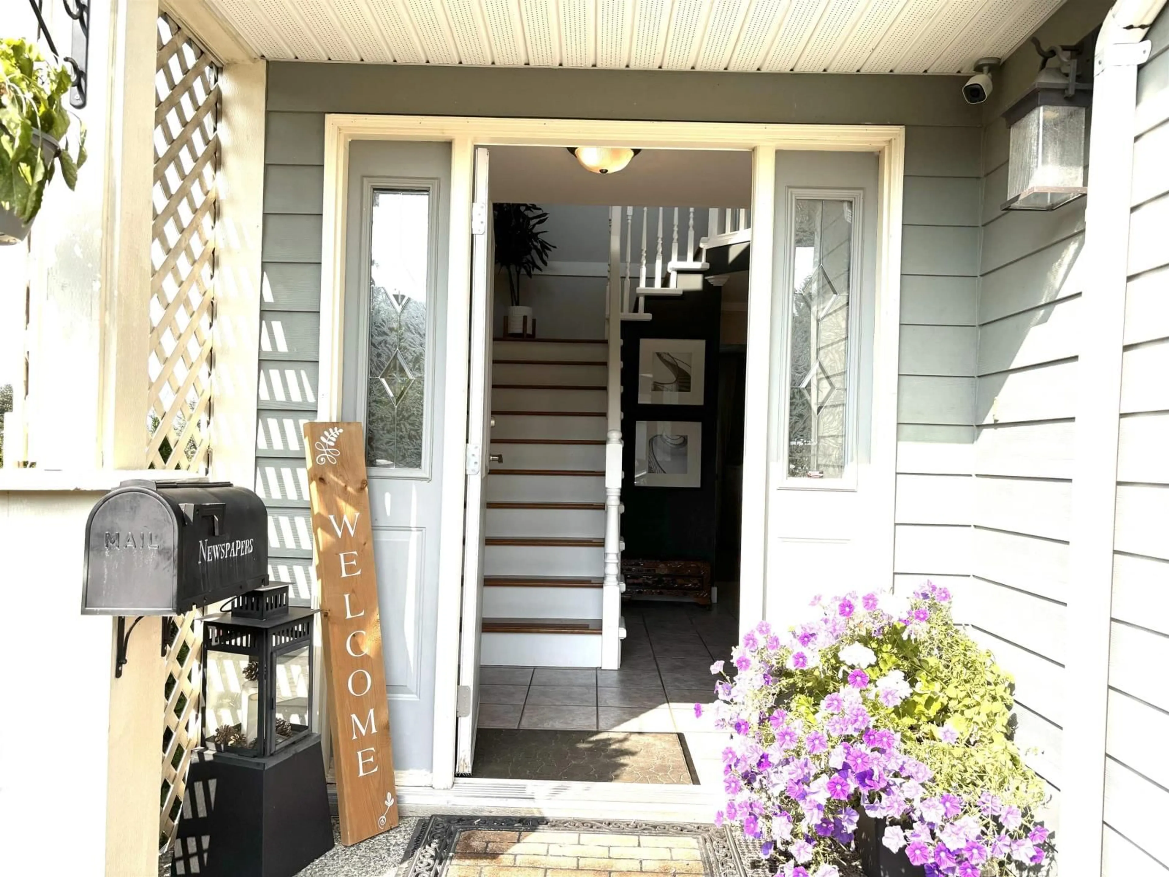 Indoor entryway, wood floors for 46249 DANIEL DRIVE, Chilliwack British Columbia V2R5S8