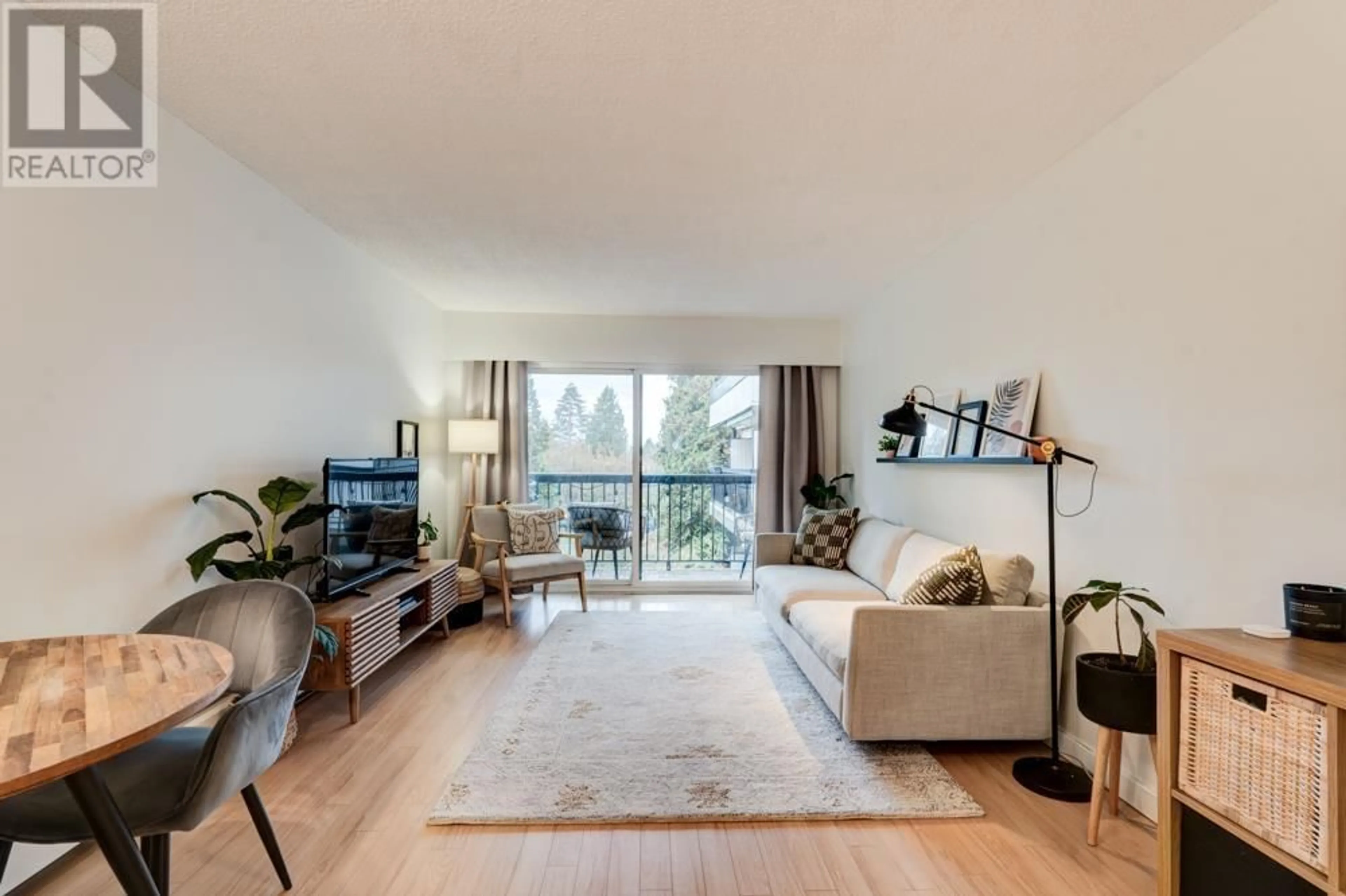 Living room, wood floors for 306 2033 W 7TH AVENUE, Vancouver British Columbia V6J1T3