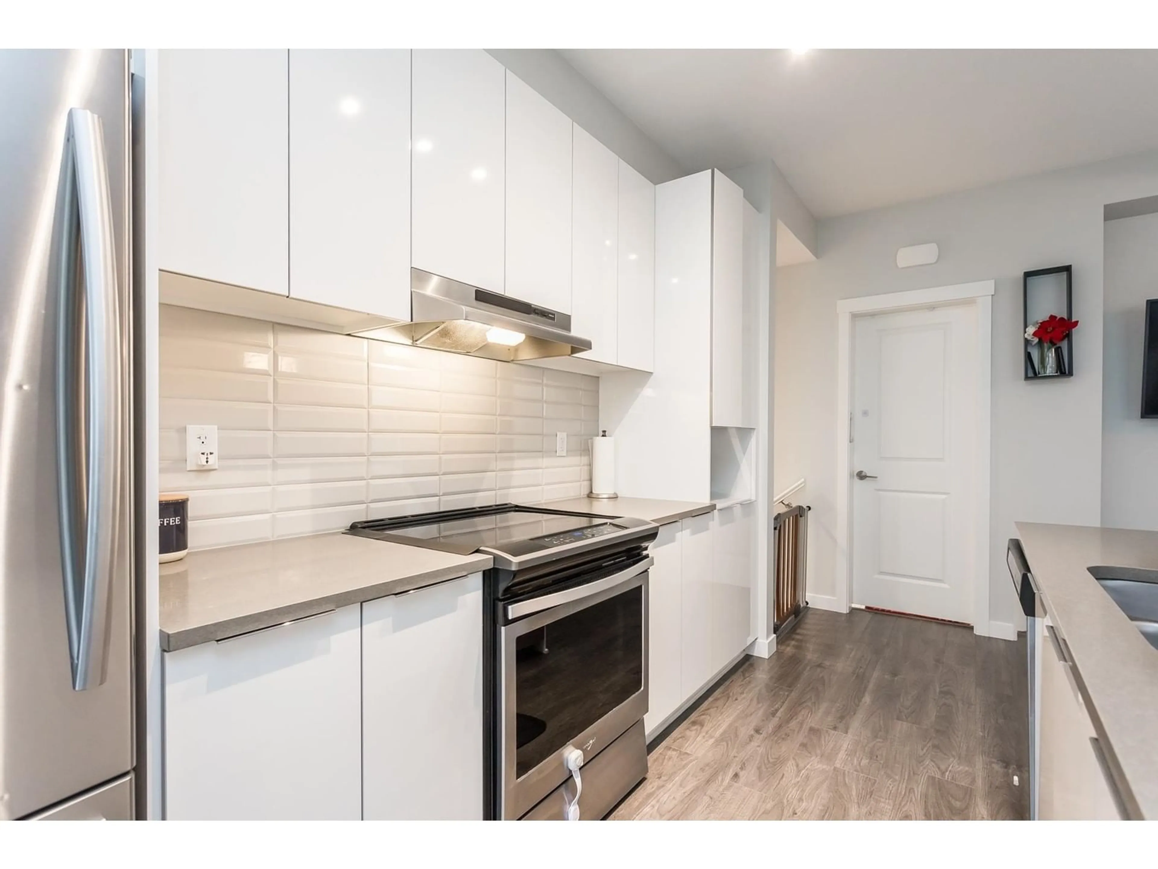 Standard kitchen, wood floors for 164 30930 WESTRIDGE PLACE, Abbotsford British Columbia V2T0H6