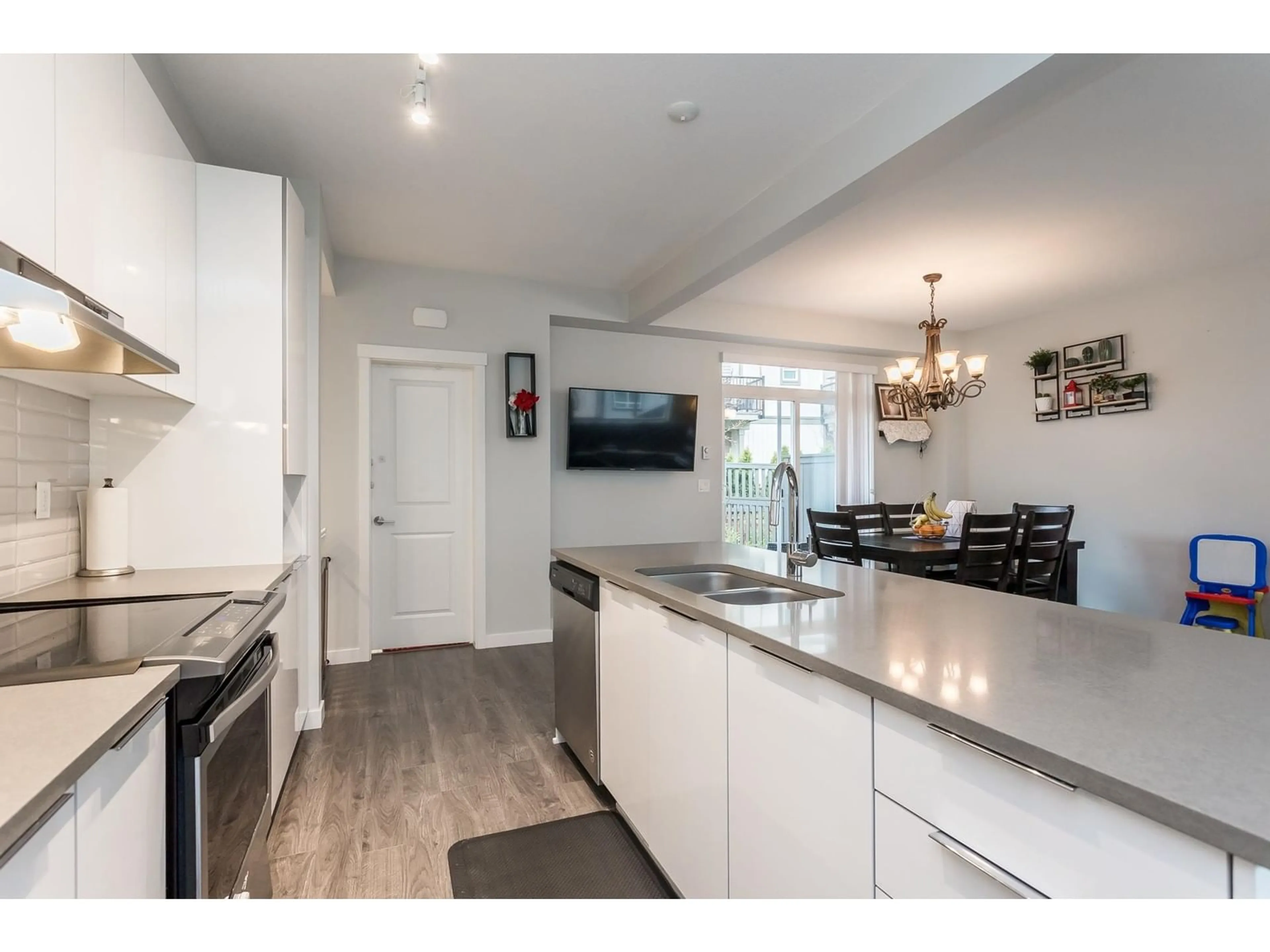 Open concept kitchen for 164 30930 WESTRIDGE PLACE, Abbotsford British Columbia V2T0H6