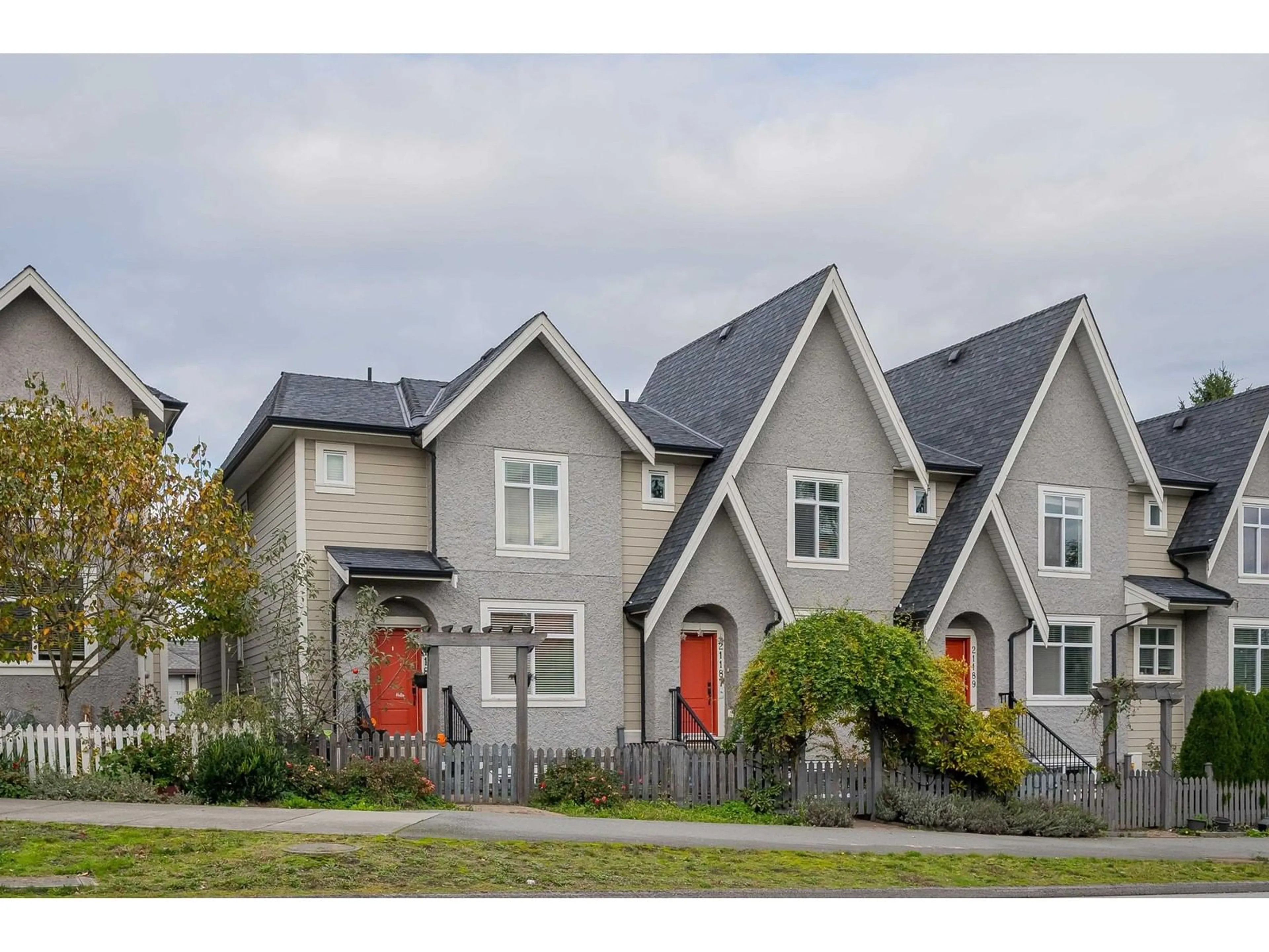 Frontside or backside of a home, the street view for 21185 80 AVENUE, Langley British Columbia V2Y0J4