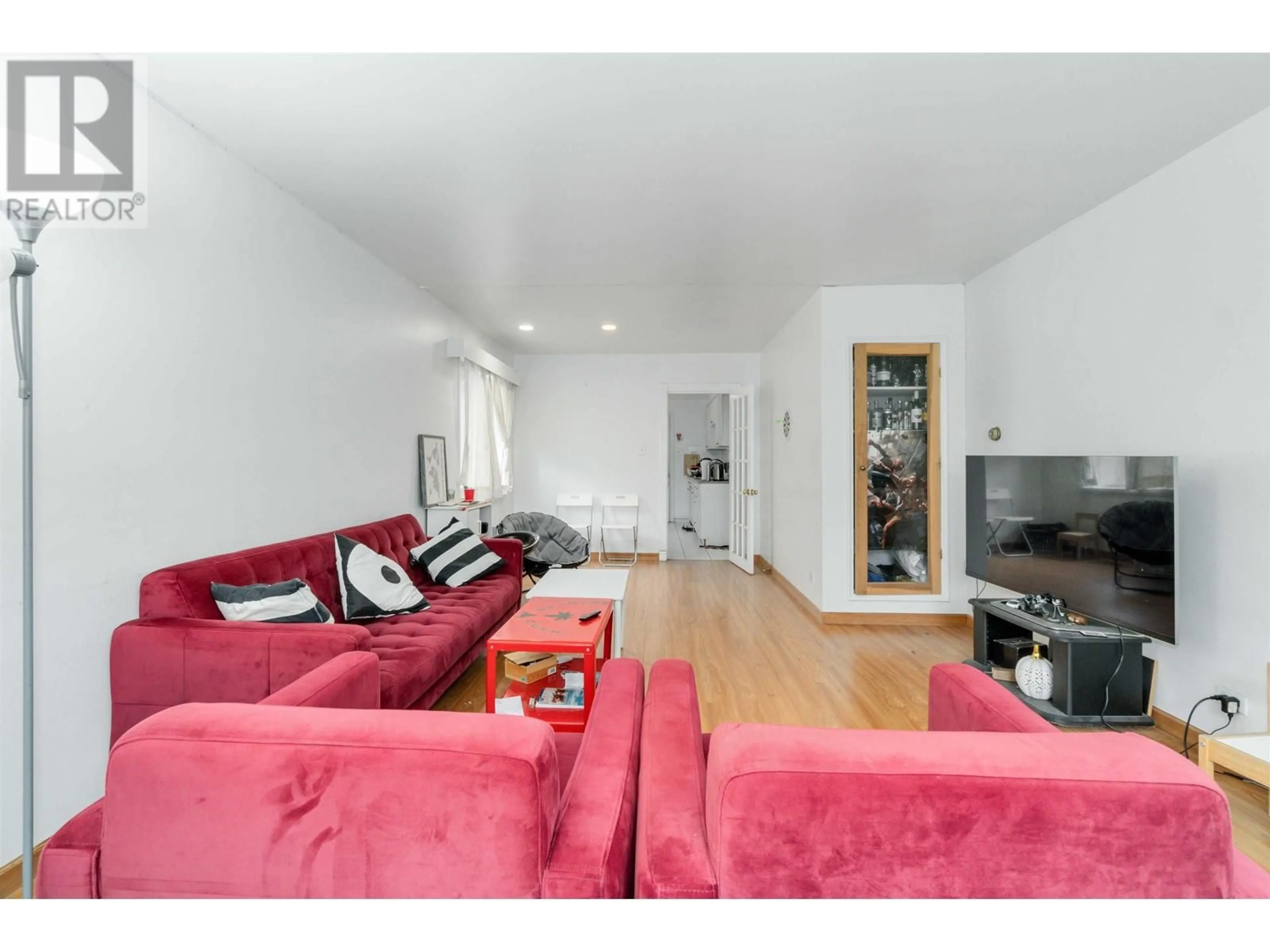 Living room, wood floors for 453 E 47TH AVENUE, Vancouver British Columbia V5W2B3