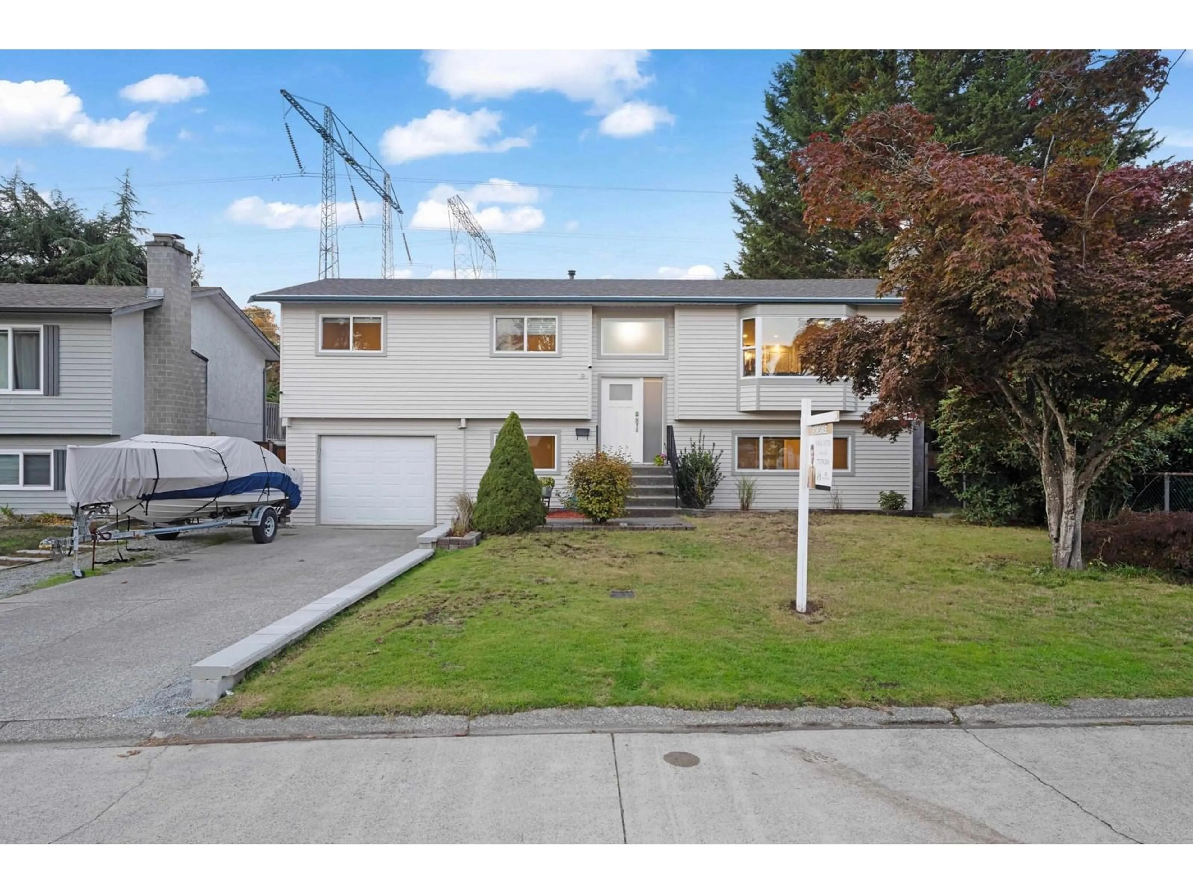 Frontside or backside of a home, the street view for 34623 SOMERSET AVENUE, Abbotsford British Columbia V2S6N1