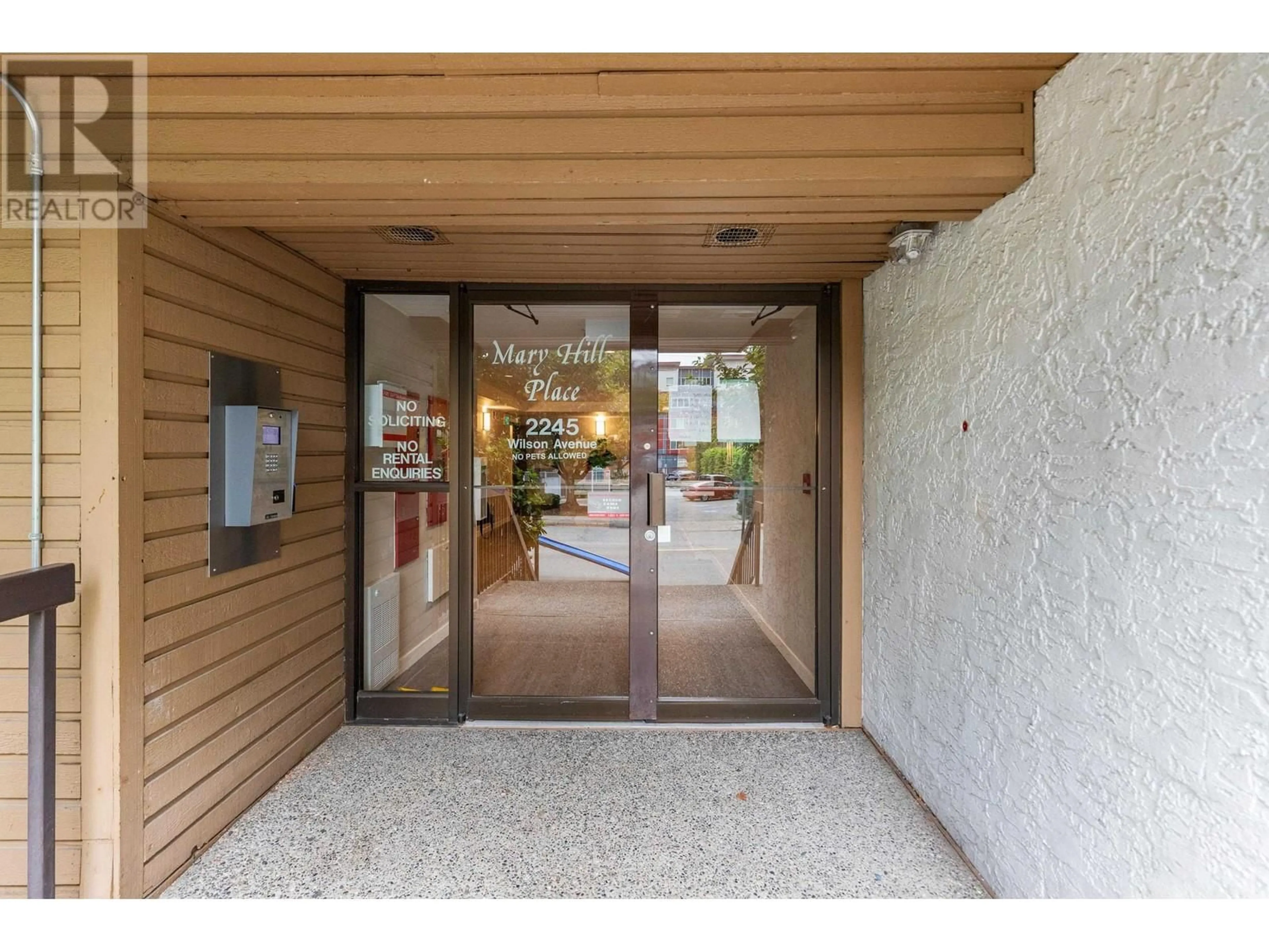 Indoor foyer, wood floors for 203 2245 WILSON AVENUE, Port Coquitlam British Columbia V3C1Z4