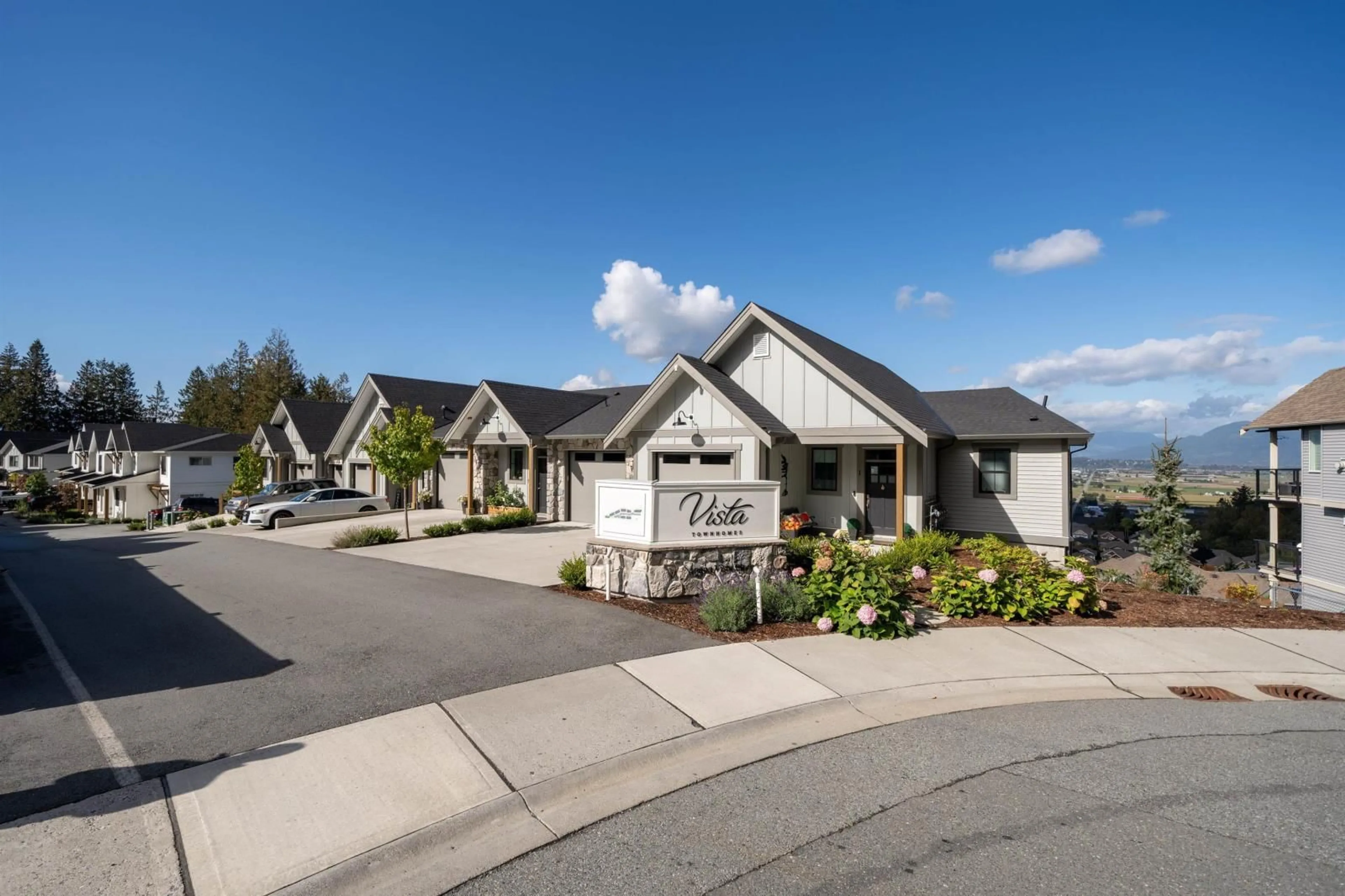 Frontside or backside of a home, the street view for 2 47203 VISTA PLACE, Chilliwack British Columbia V2R0R9