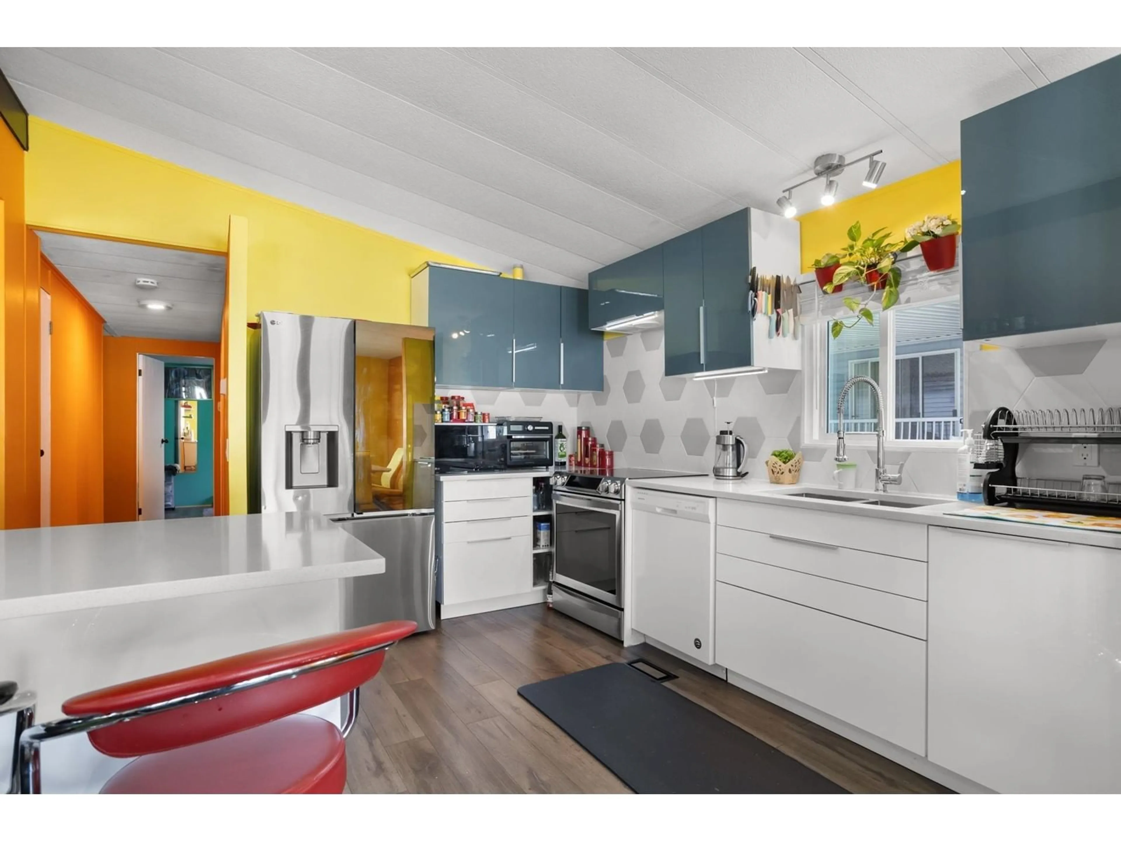 Open concept kitchen, unknown for 21 - 13507 81, Surrey British Columbia V3W3C6