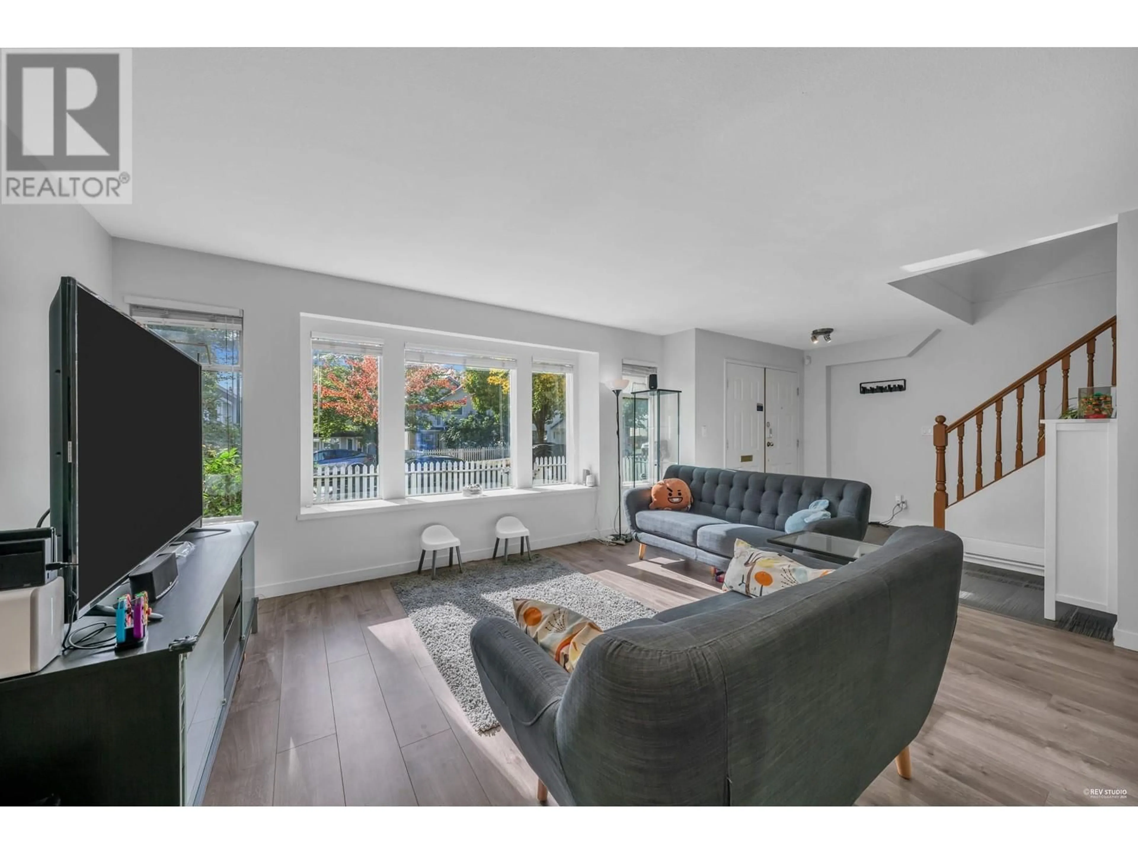 Living room, wood floors for 3529 NAPIER STREET, Vancouver British Columbia V5K2X8