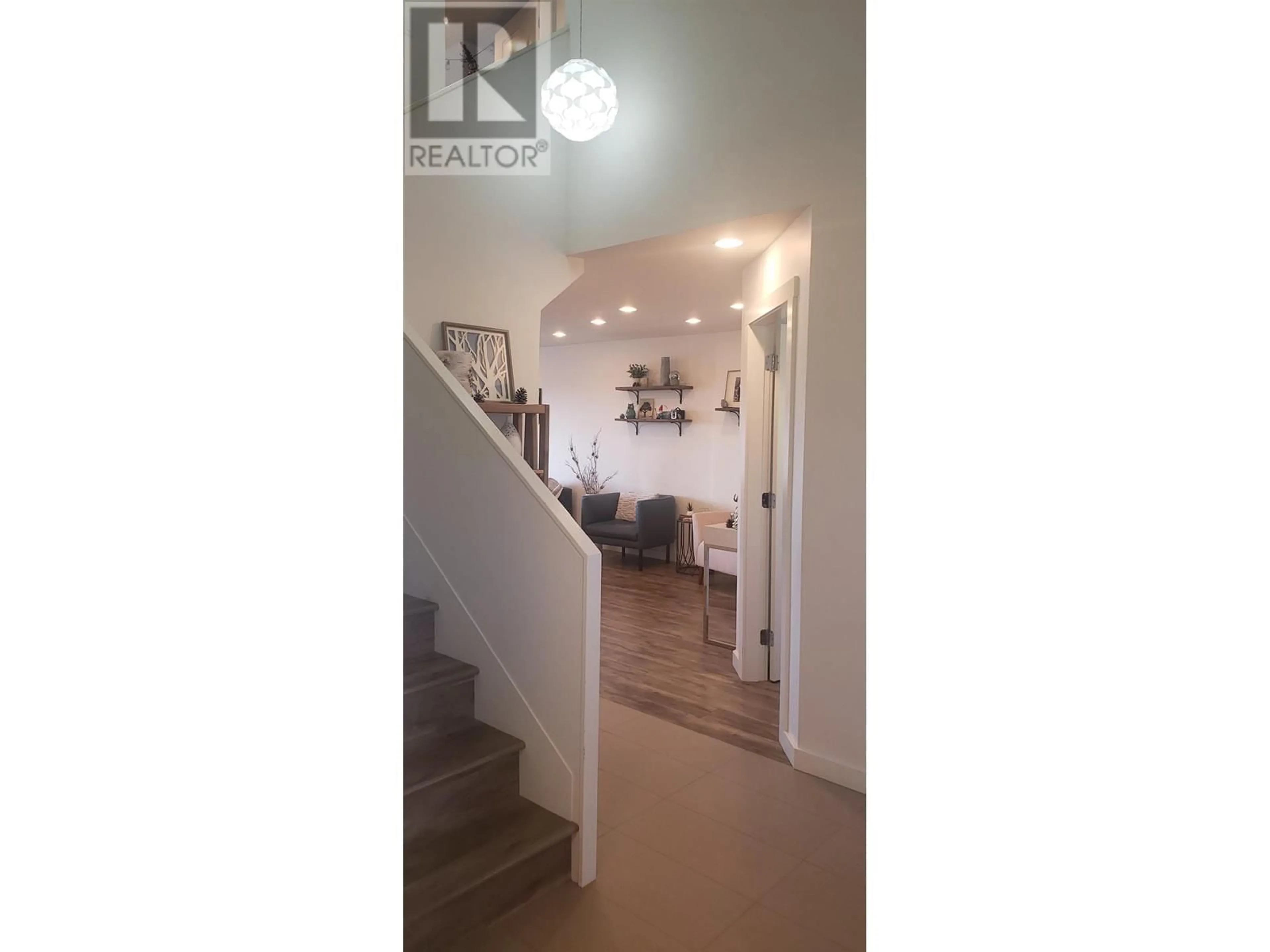 Indoor foyer, not visible floor for 85 GLYNDE AVENUE, Burnaby British Columbia V5B3J3