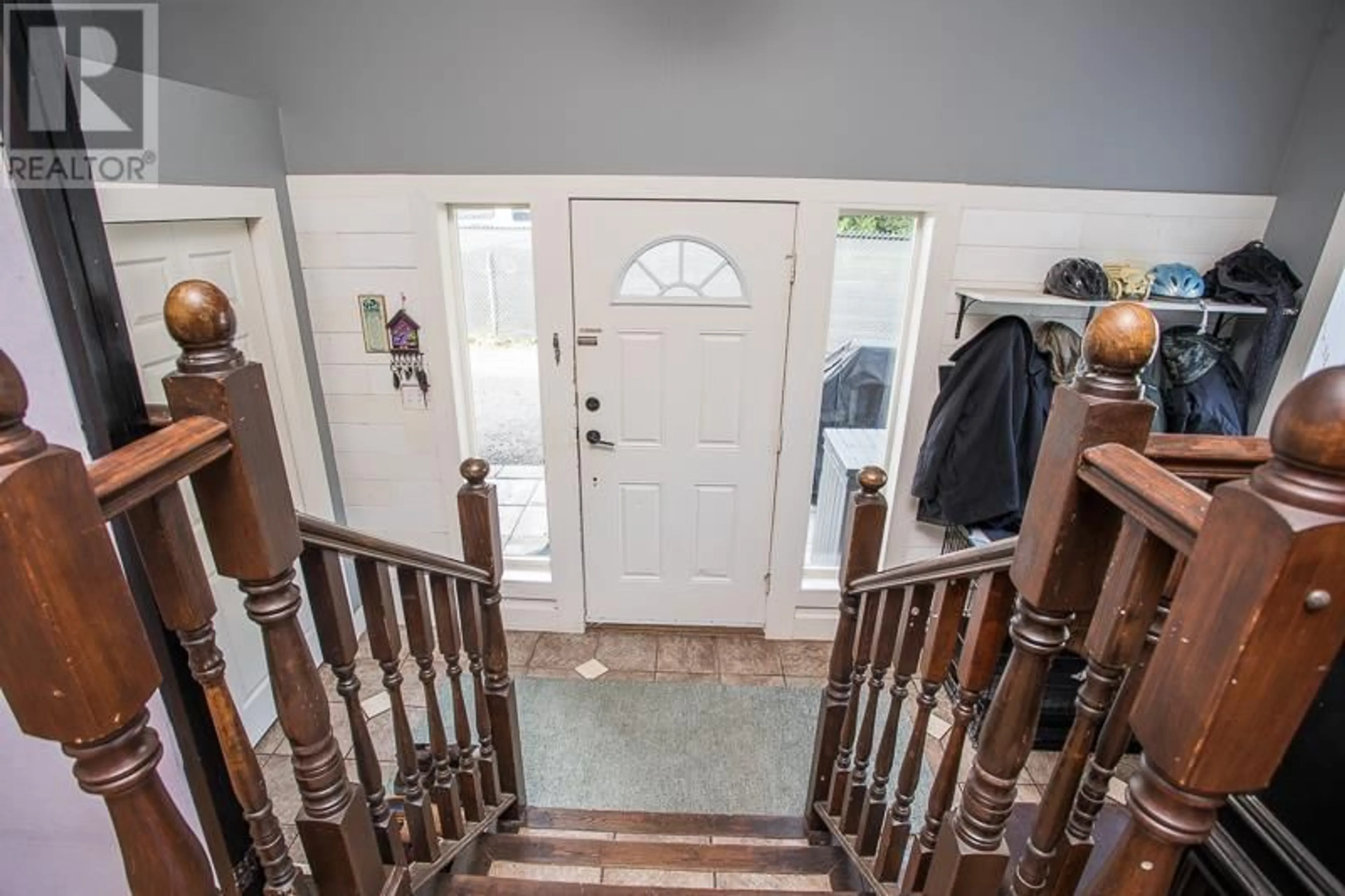 Indoor entryway, wood floors for 27201 LOUGHEED HIGHWAY, Maple Ridge British Columbia V2W1M4