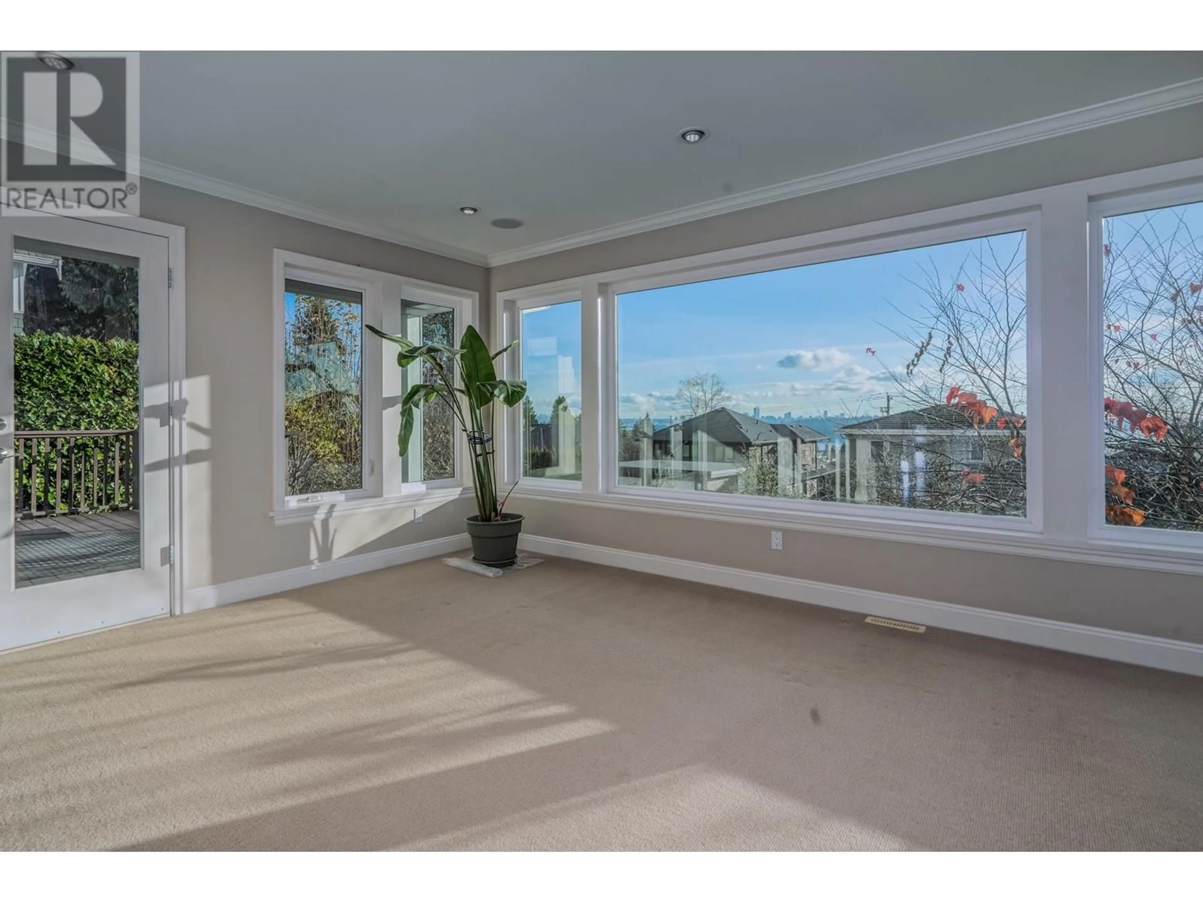 Indoor entryway, wood floors for 1460 NELSON AVENUE, West Vancouver British Columbia V7T2G8