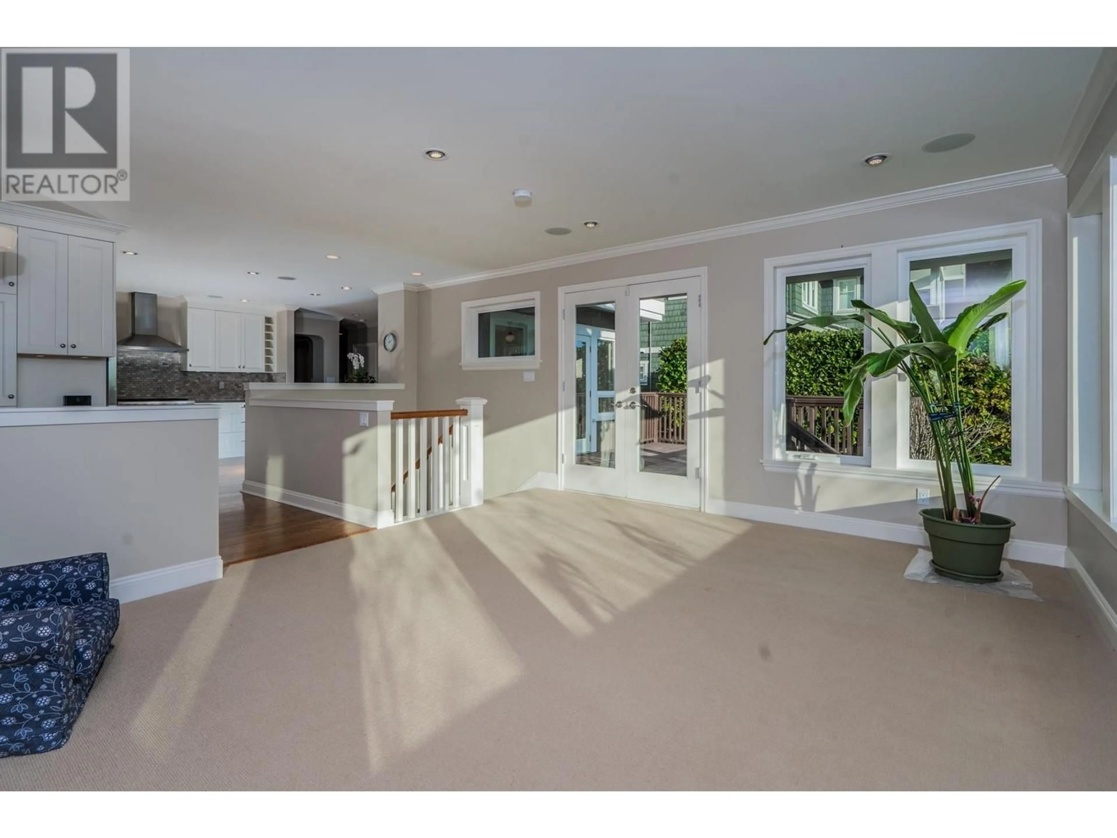 Indoor foyer, wood floors for 1460 NELSON AVENUE, West Vancouver British Columbia V7T2G8