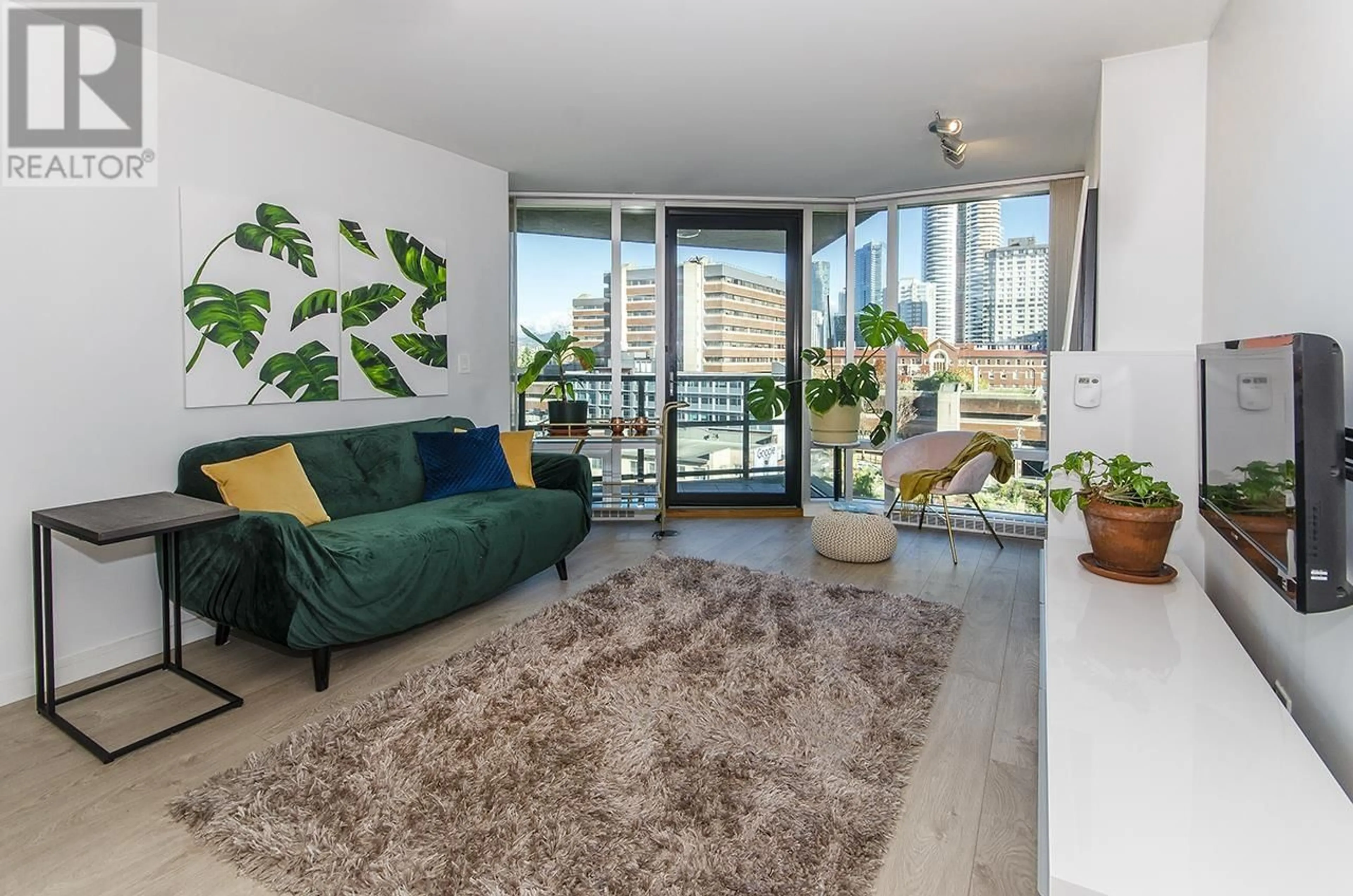 Living room, carpet floors for 901 1003 BURNABY STREET, Vancouver British Columbia V6E4R7