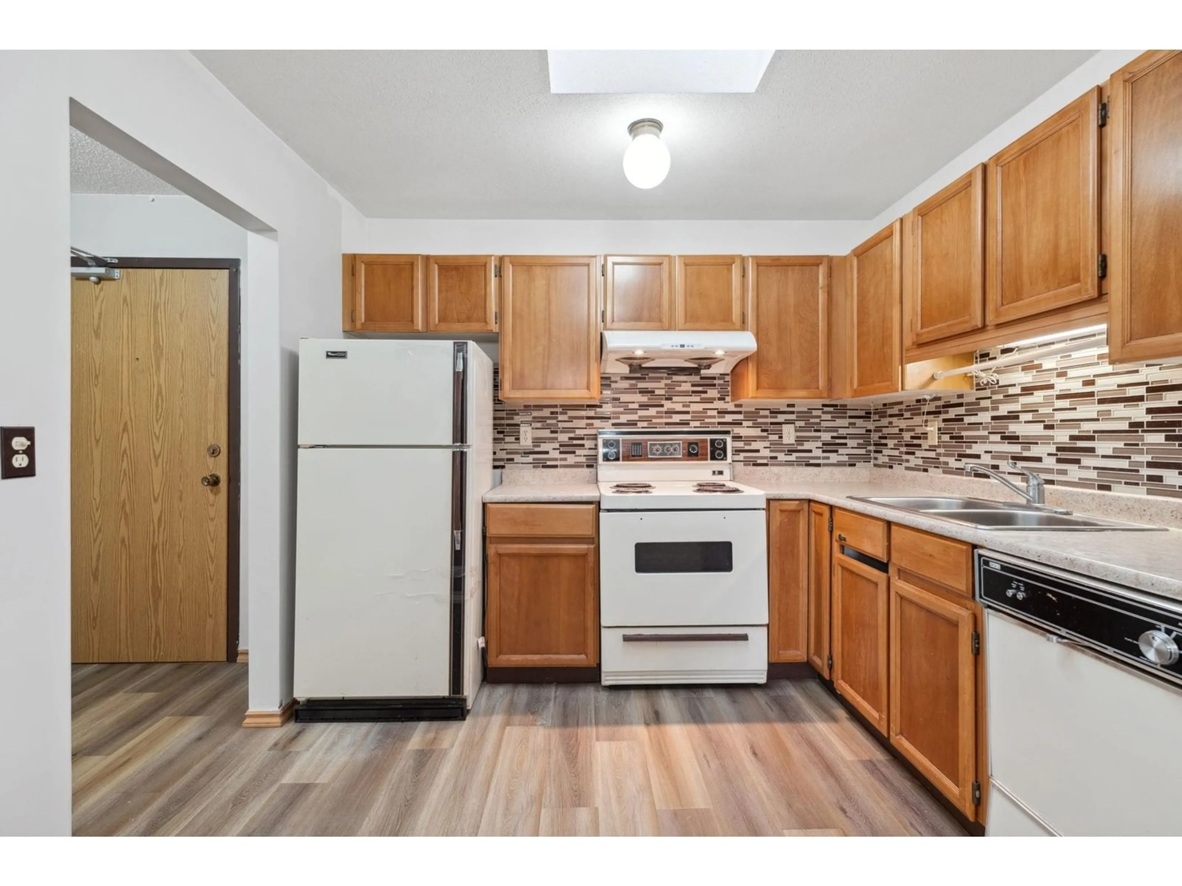 Standard kitchen, wood floors for 302 1480 VIDAL STREET, White Rock British Columbia V4B3T7