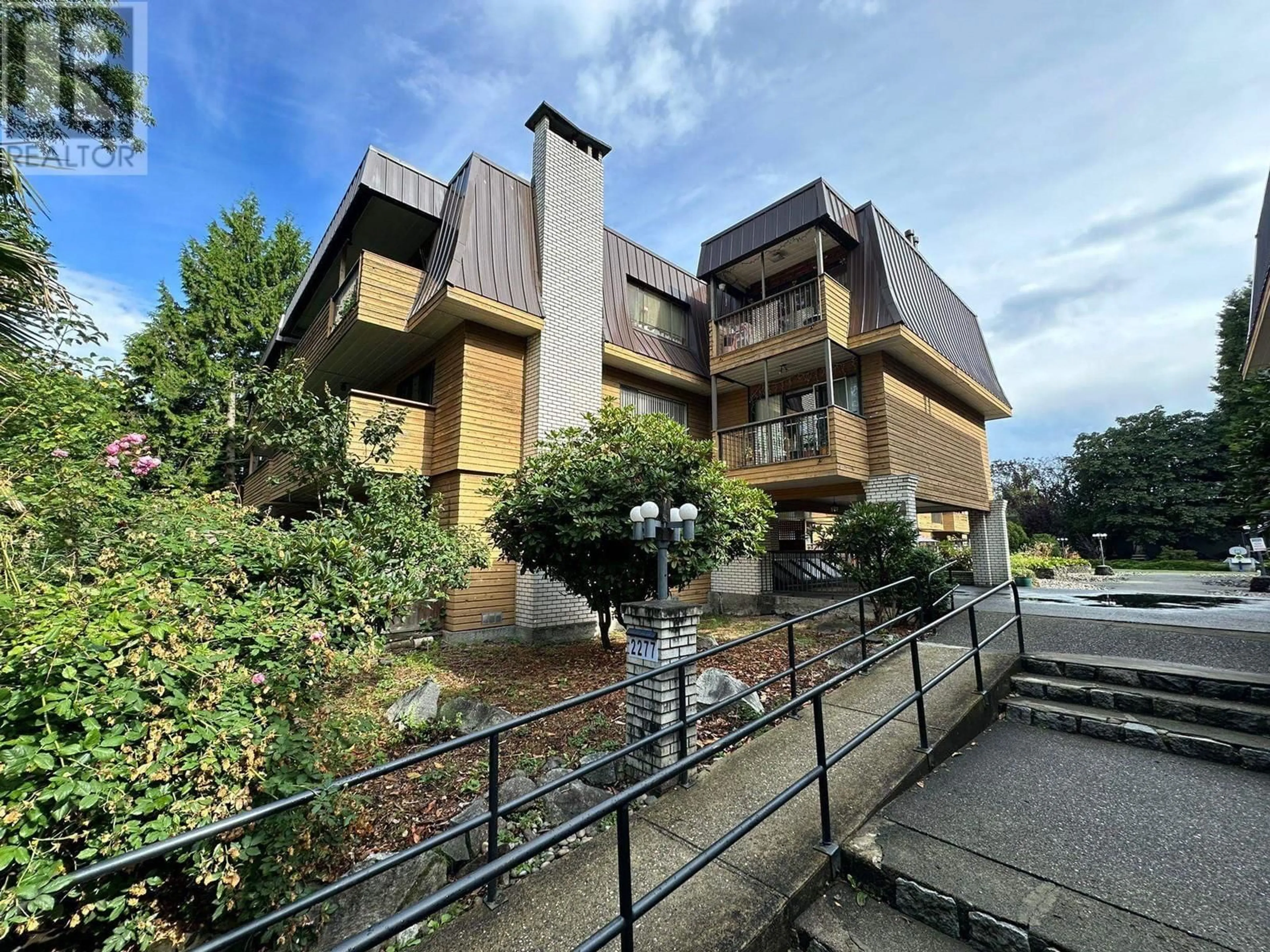 A pic from exterior of the house or condo, the front or back of building for 309 2277 E 30TH AVENUE, Vancouver British Columbia V5N5N1