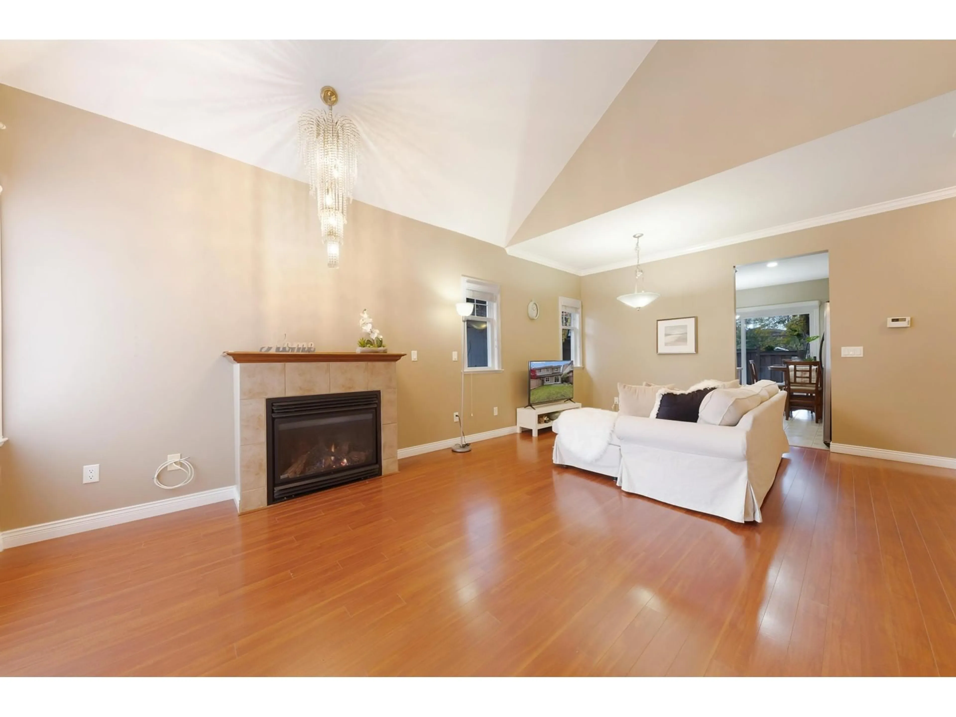 Living room, wood floors for 36 8717 159 STREET, Surrey British Columbia V4N5R9