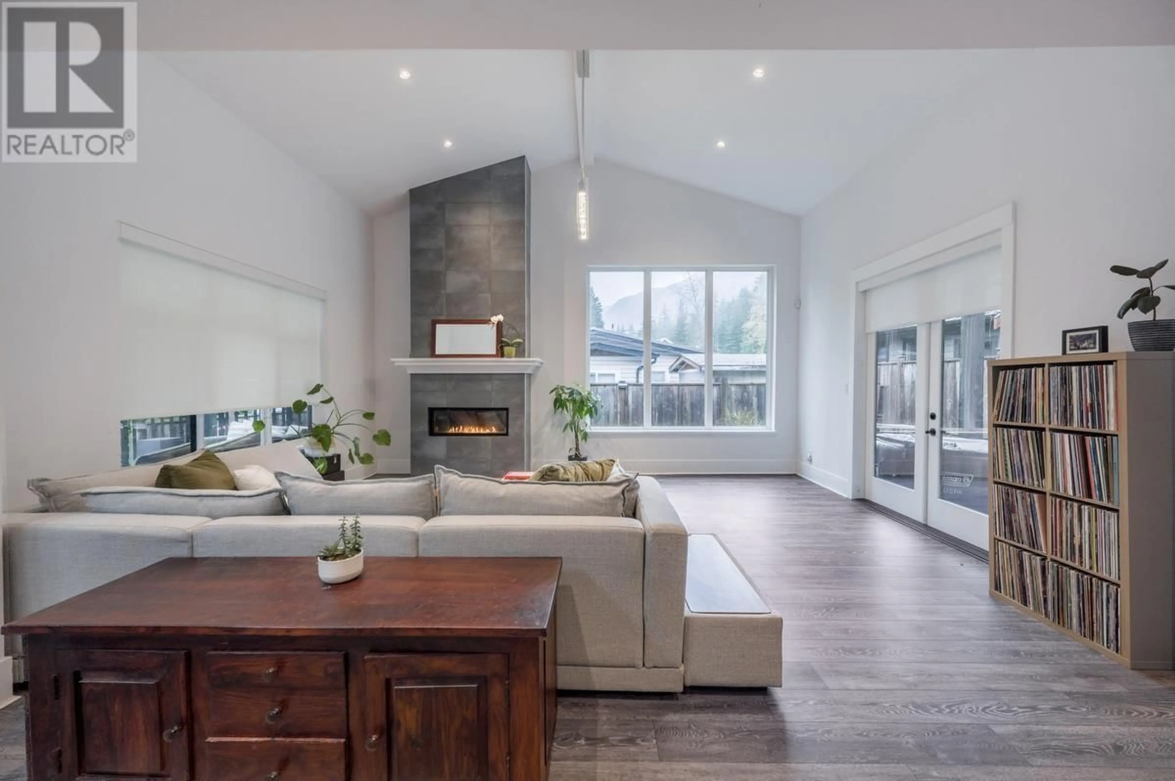 Living room, wood floors for 12 3295 SUNNYSIDE ROAD, Anmore British Columbia V3H4Z4