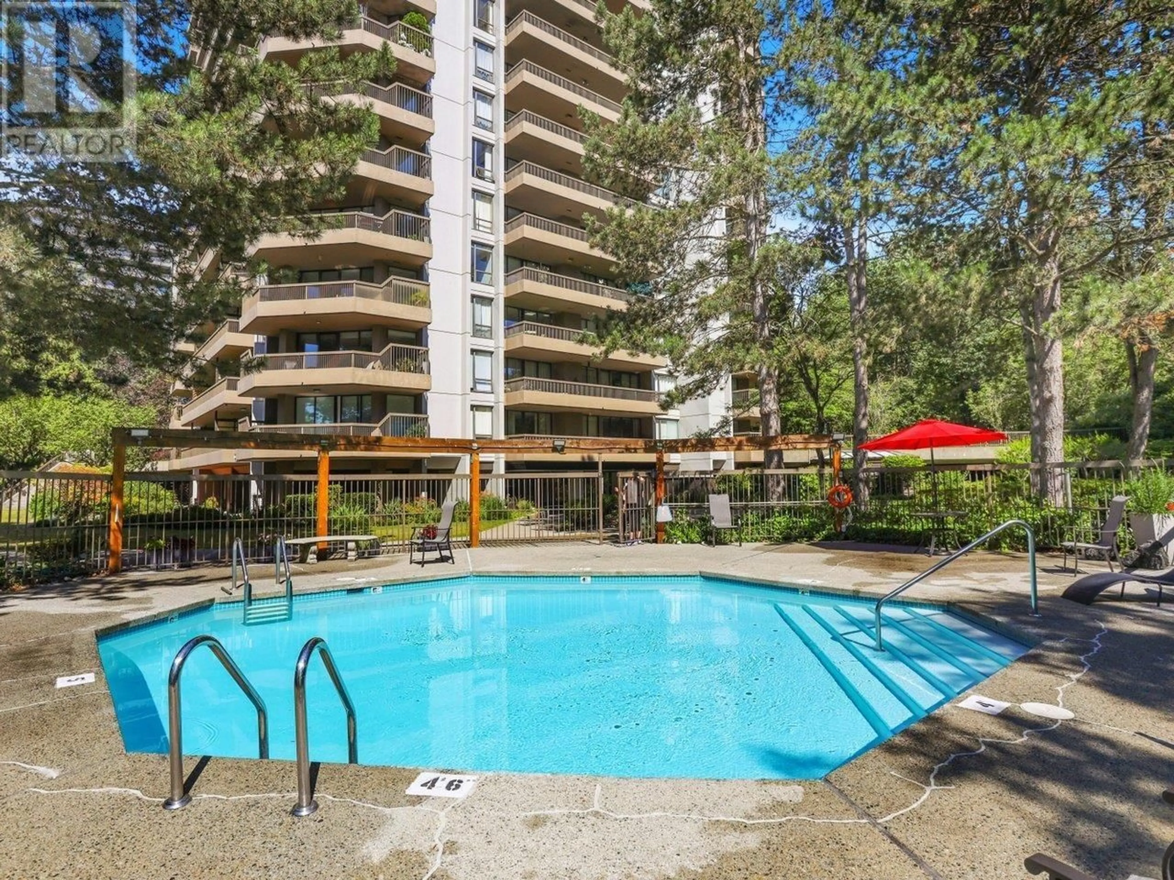 Indoor or outdoor pool for 2108 2041 BELLWOOD AVENUE, Burnaby British Columbia V5B4V5