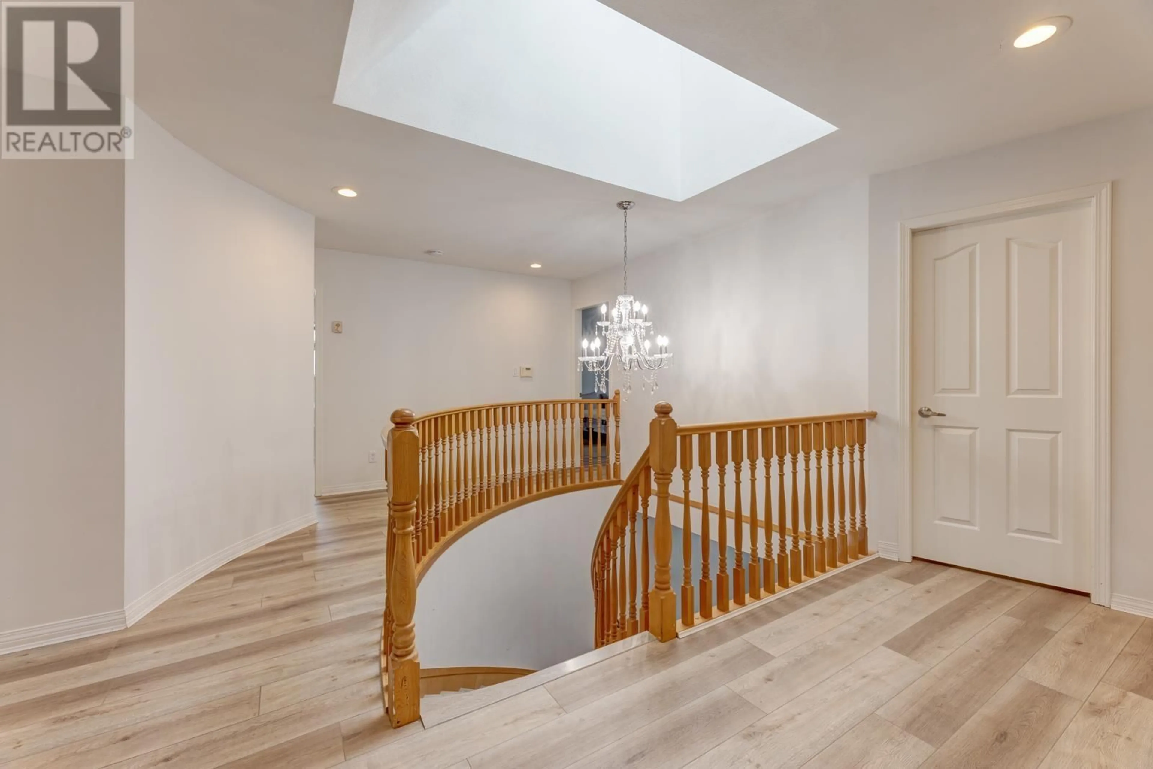 Indoor foyer, wood floors for 710 CRANE PLACE, New Westminster British Columbia V3M6P5