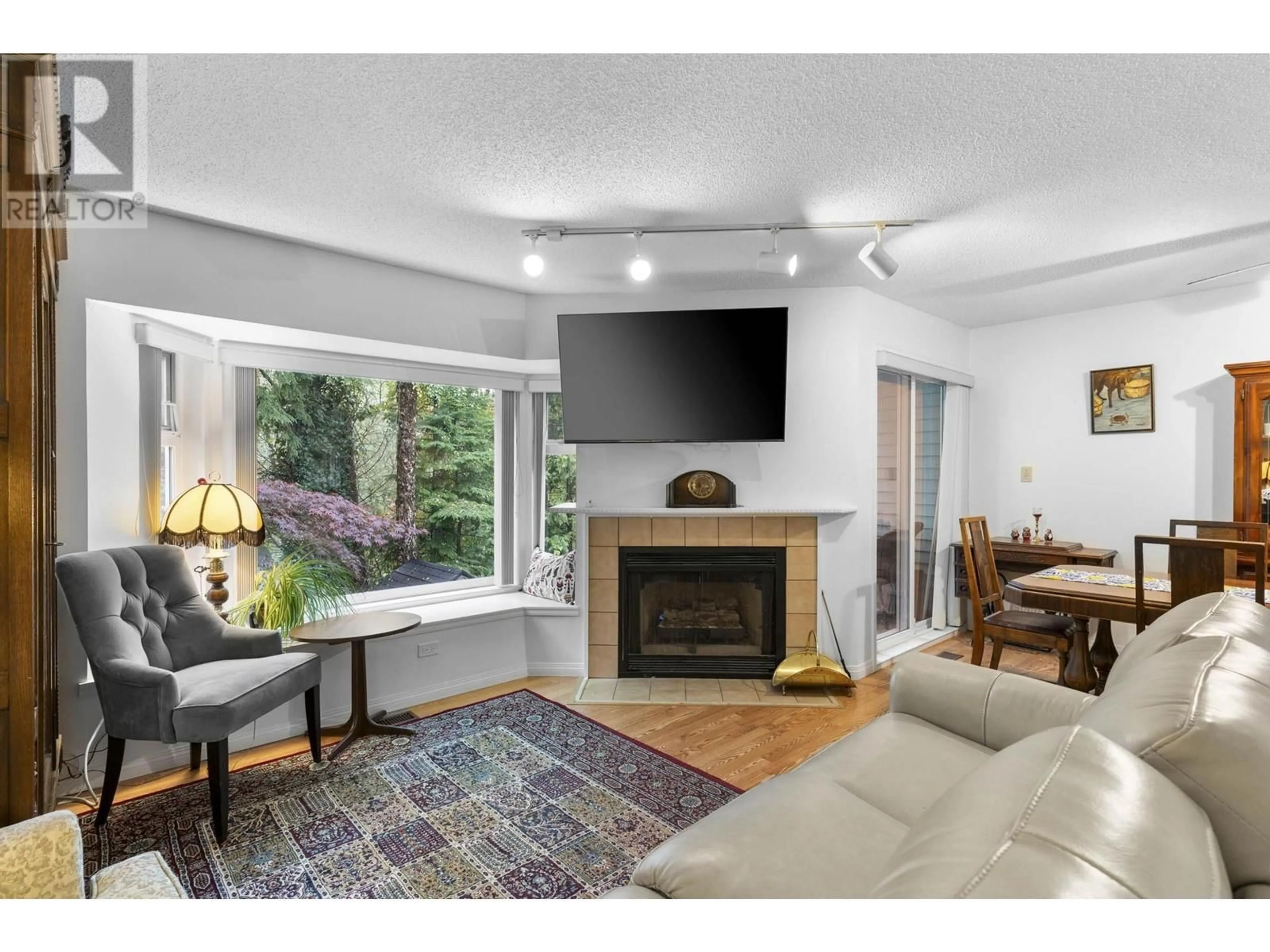 Living room, wood floors for 3337 FLAGSTAFF PLACE, Vancouver British Columbia V5S4K9