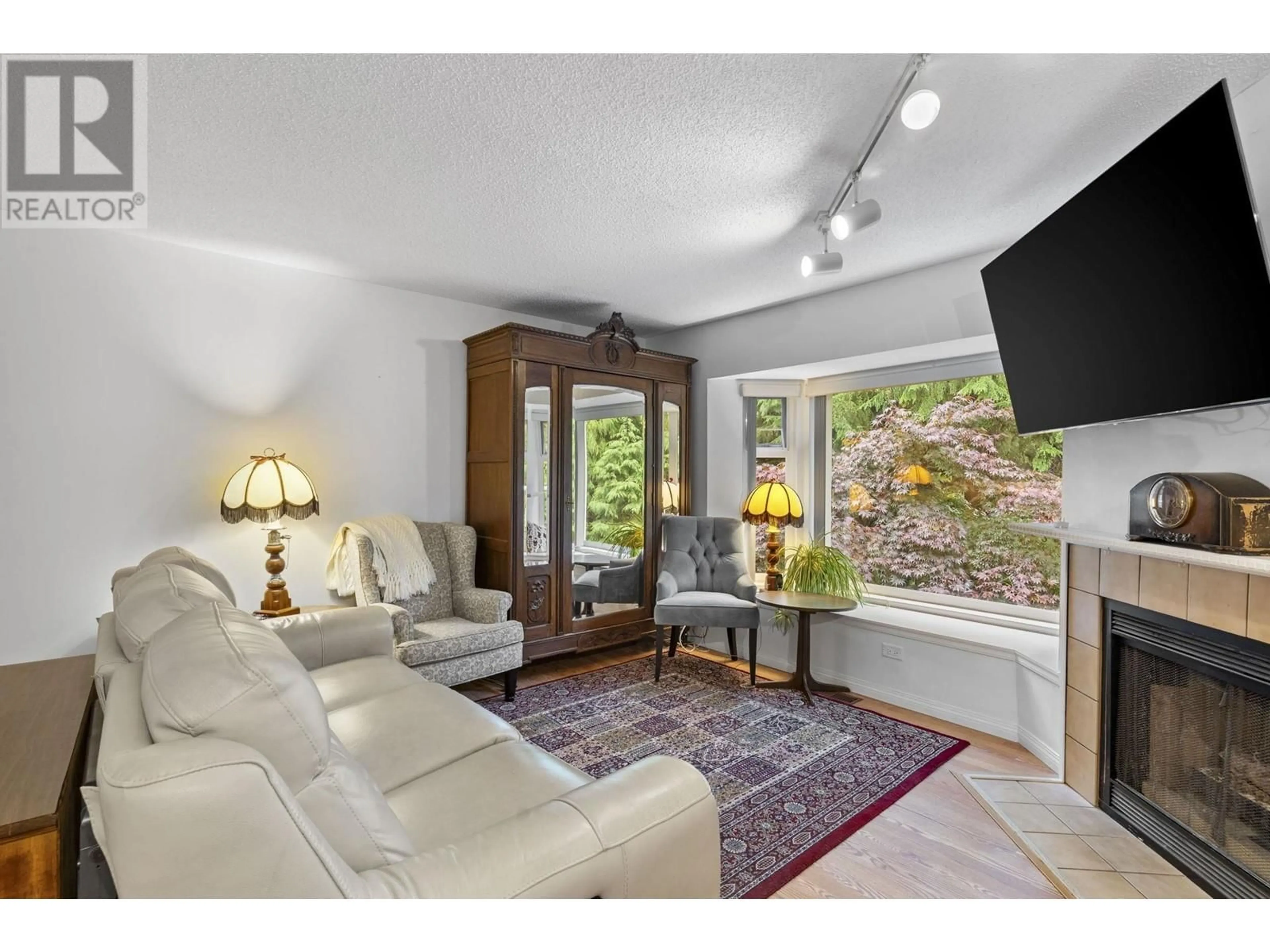 Living room, wood floors for 3337 FLAGSTAFF PLACE, Vancouver British Columbia V5S4K9