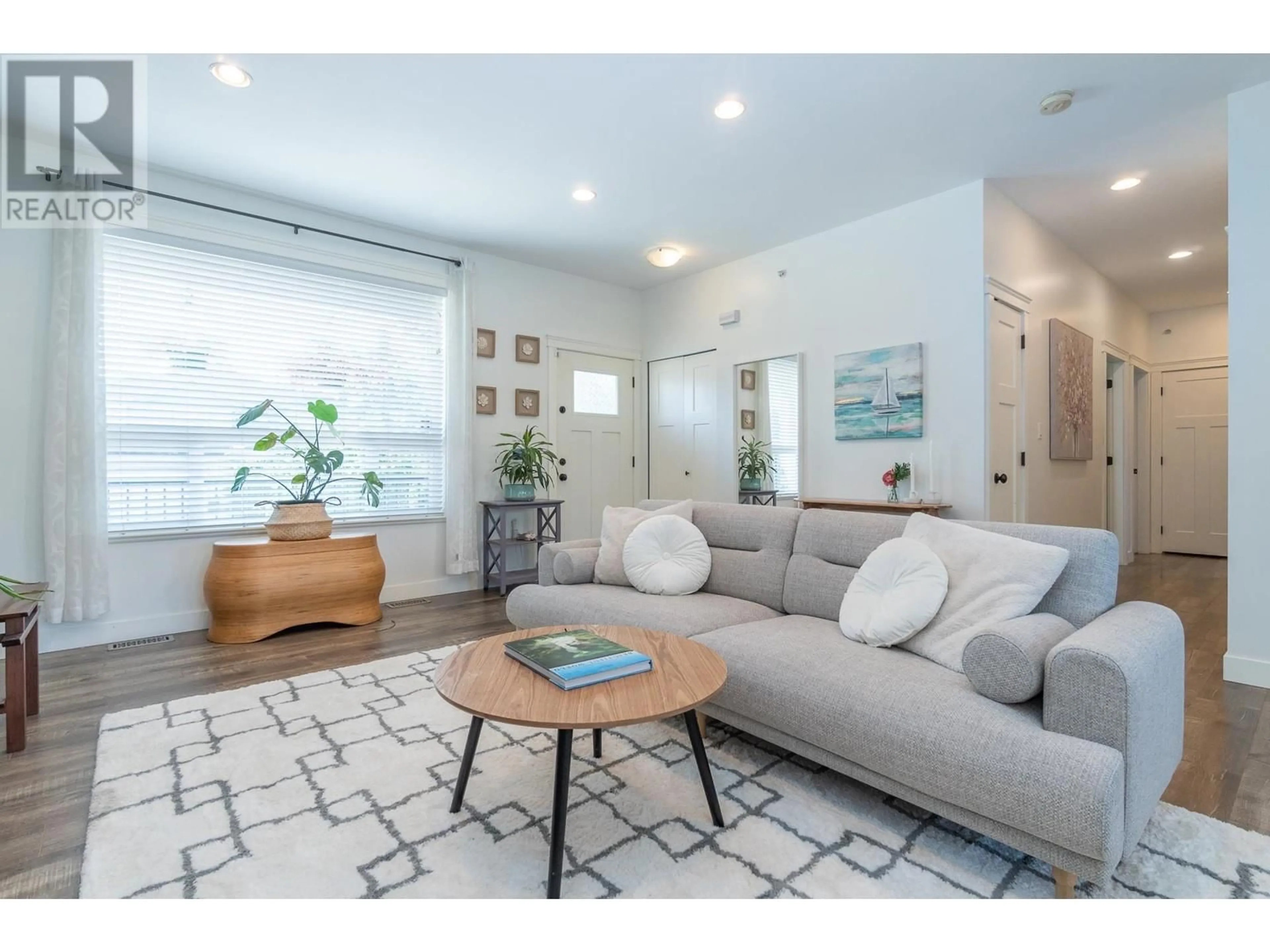 Living room, wood floors for 20371 WANSTEAD STREET, Maple Ridge British Columbia V2X9C4