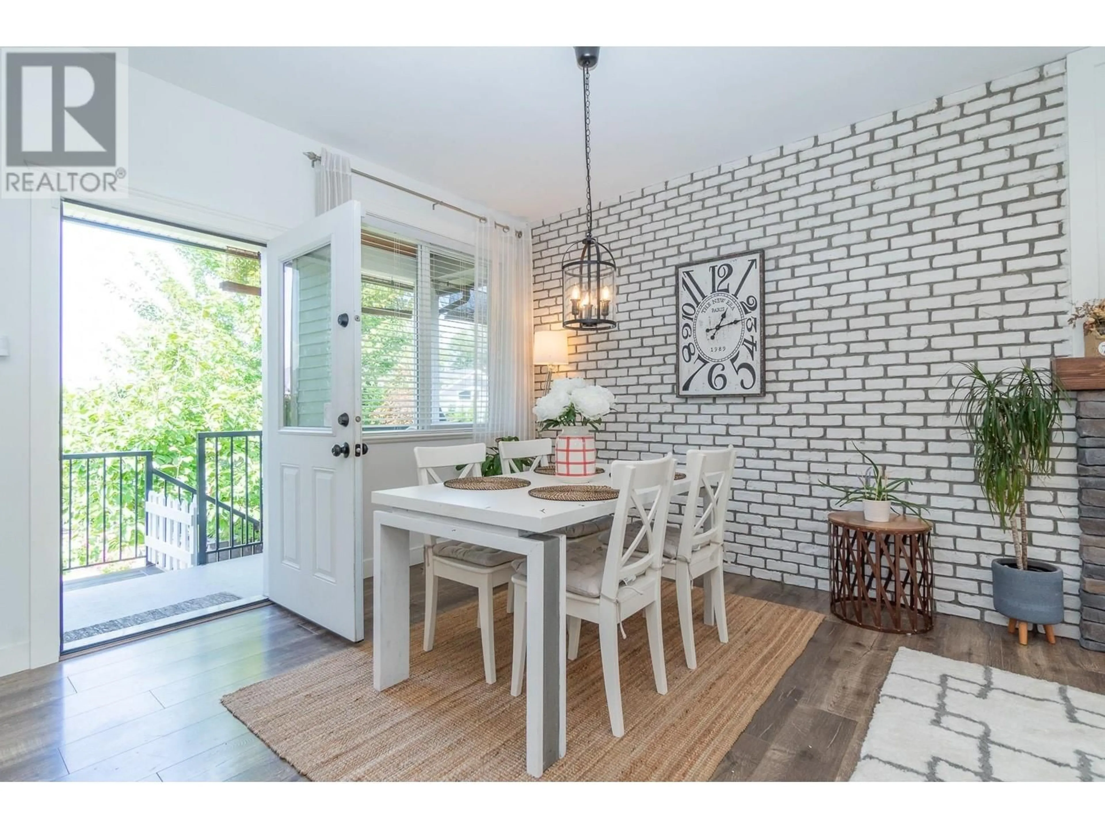 Dining room, wood floors, cottage for 20371 WANSTEAD STREET, Maple Ridge British Columbia V2X9C4