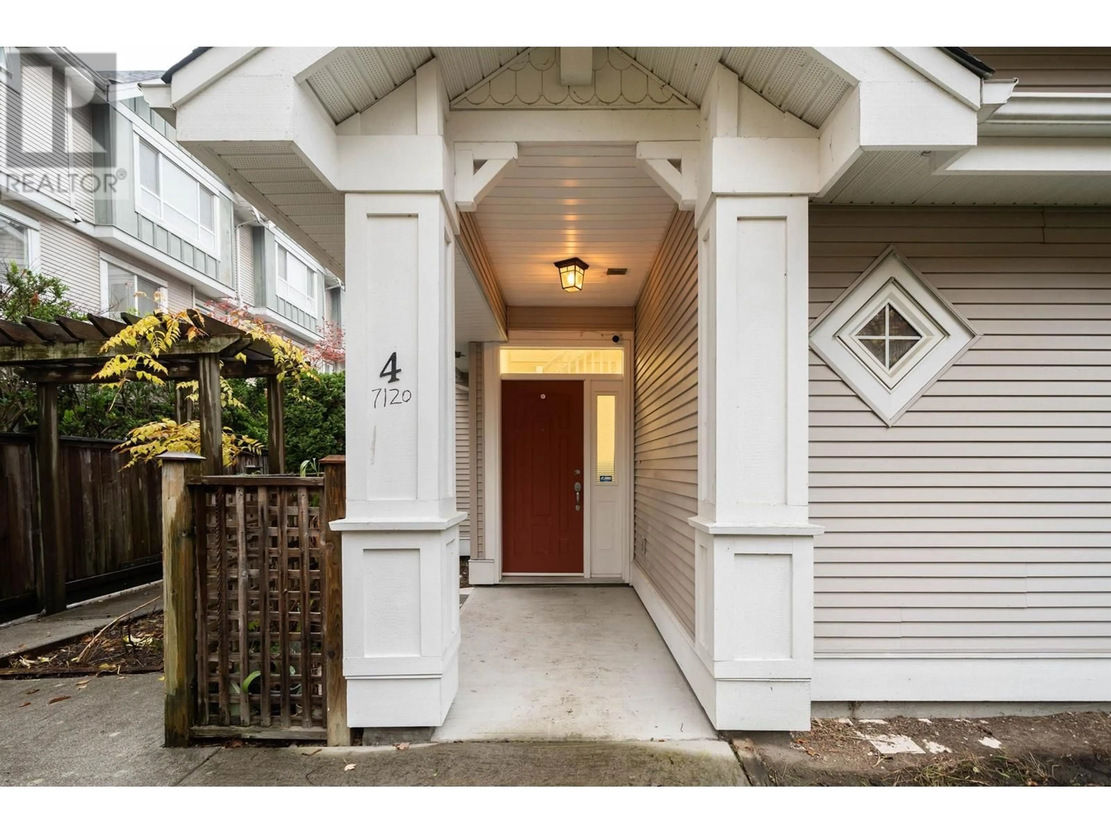 Indoor entryway for 4 7120 ST. ALBANS ROAD, Richmond British Columbia V6Y2K1