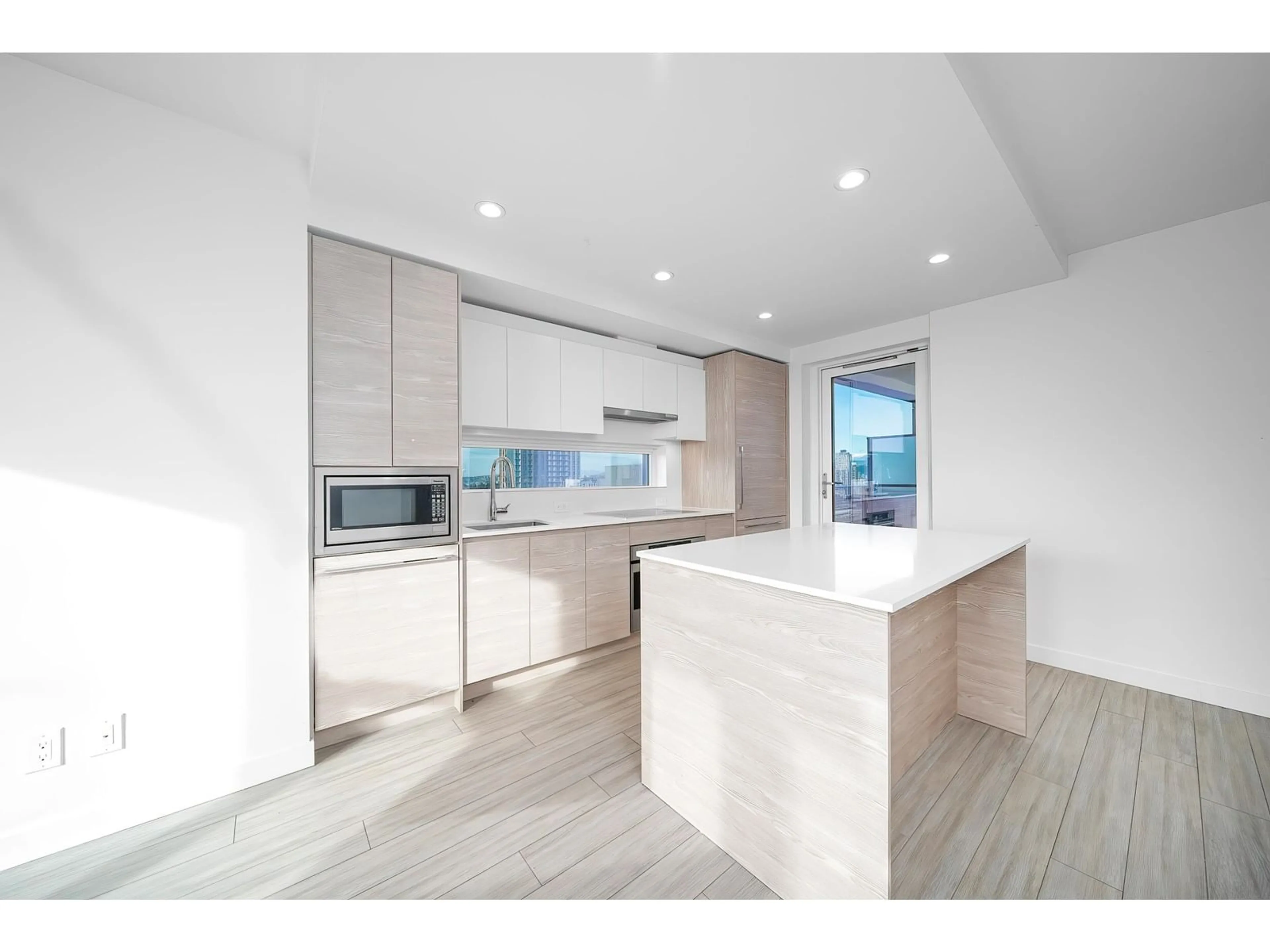 Open concept kitchen for 2303 13655 FRASER HIGHWAY, Surrey British Columbia V3T0P8