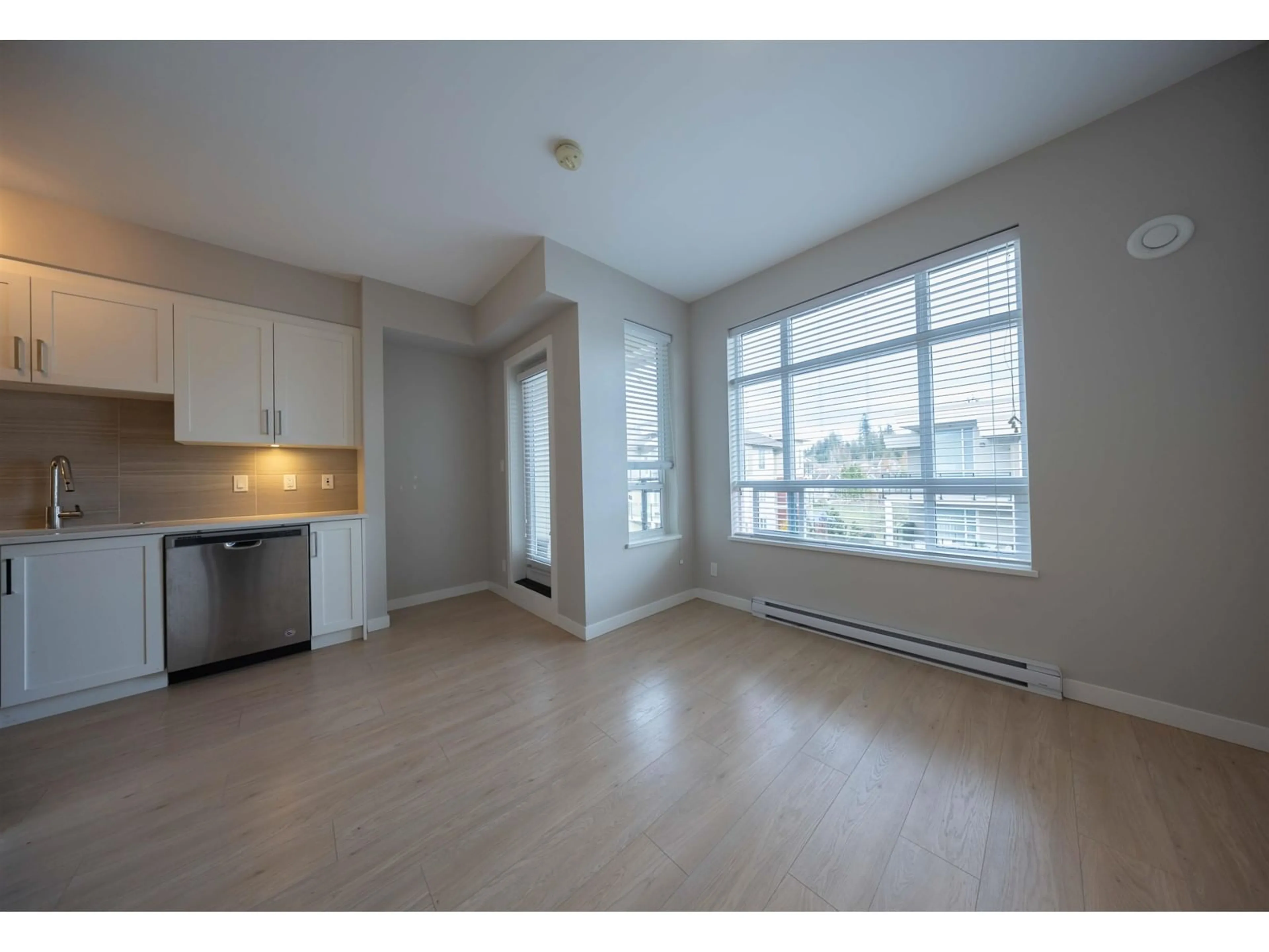 A pic of a room, wood floors for E410 20211 66 AVENUE, Langley British Columbia V2Y0L4