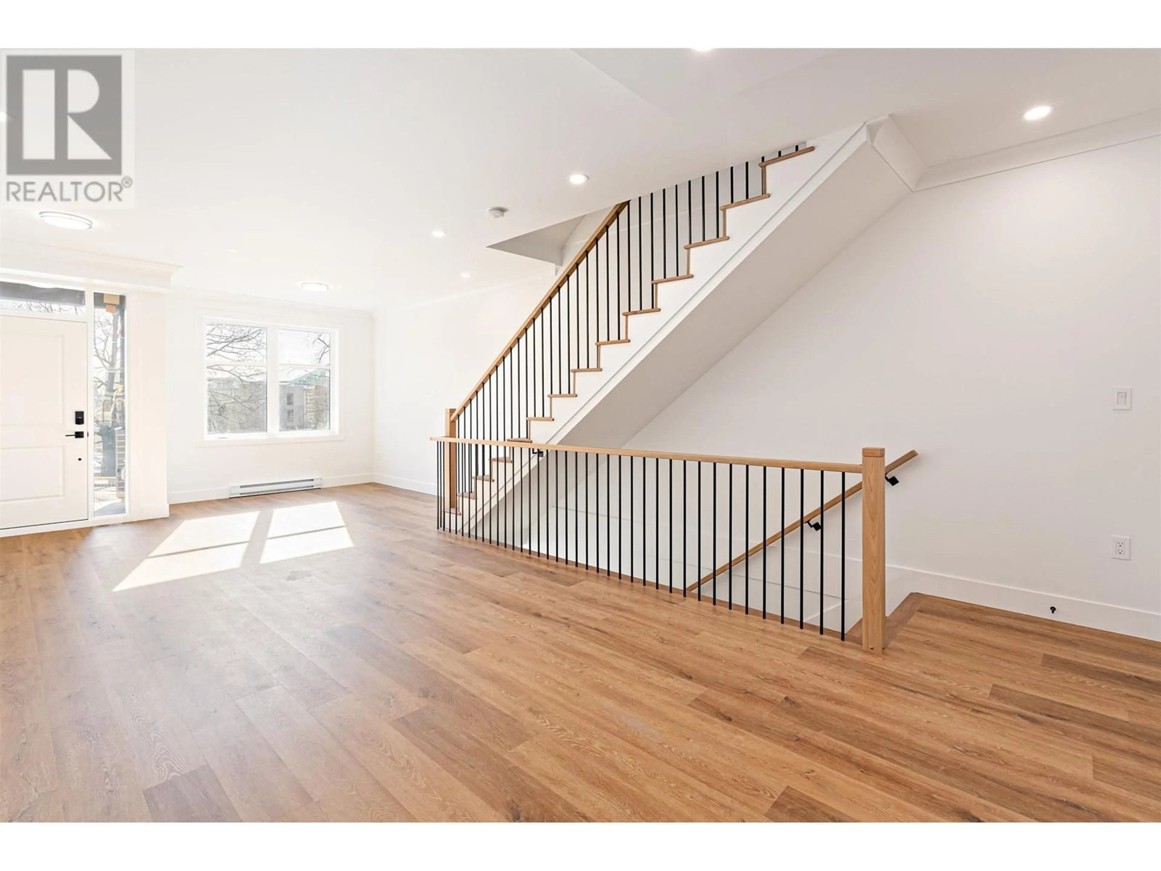 Stairs for 43 E 8TH AVENUE, New Westminster British Columbia V3L4J4