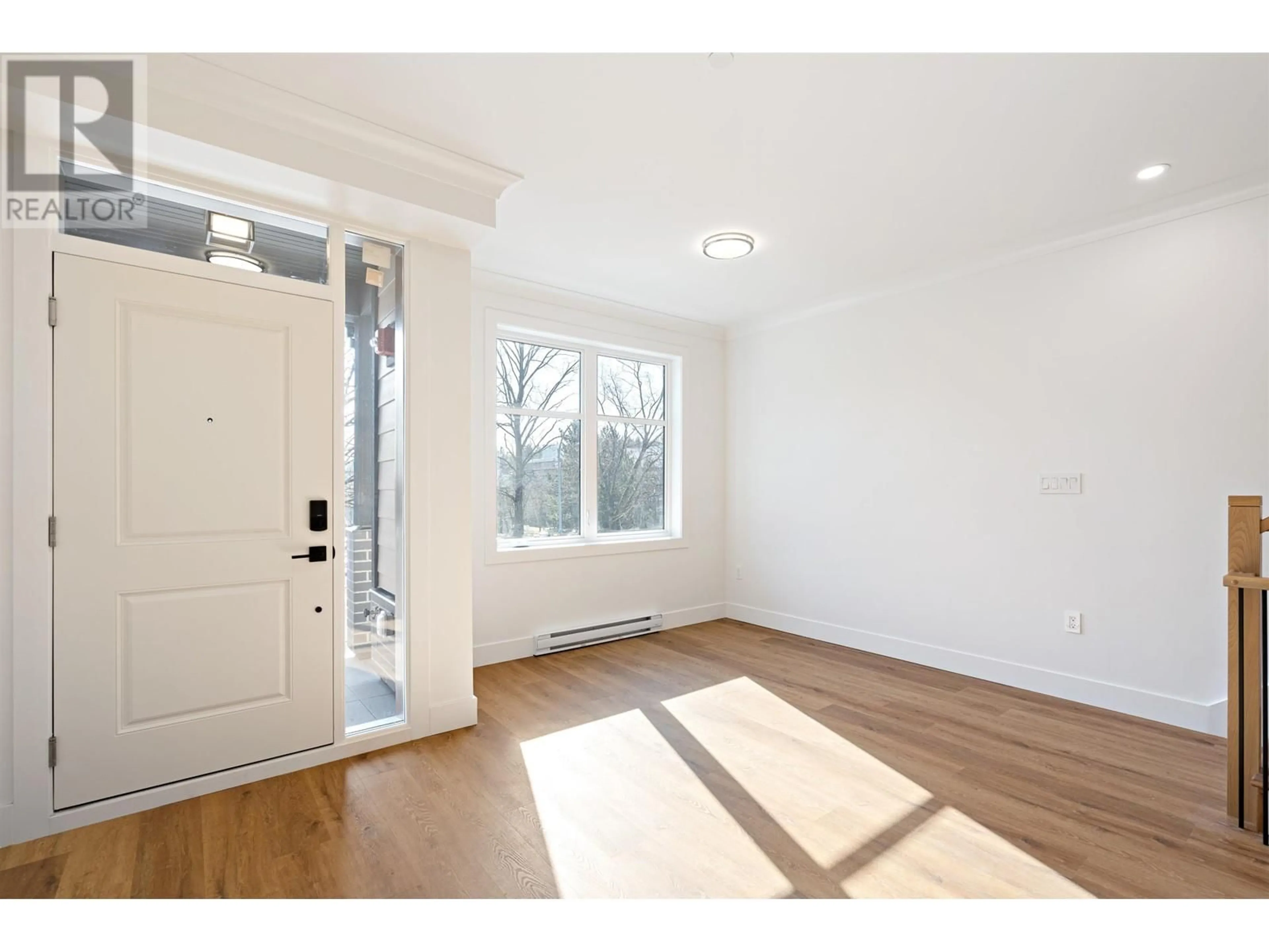 Indoor entryway, wood floors for 43 E 8TH AVENUE, New Westminster British Columbia V3L4J4