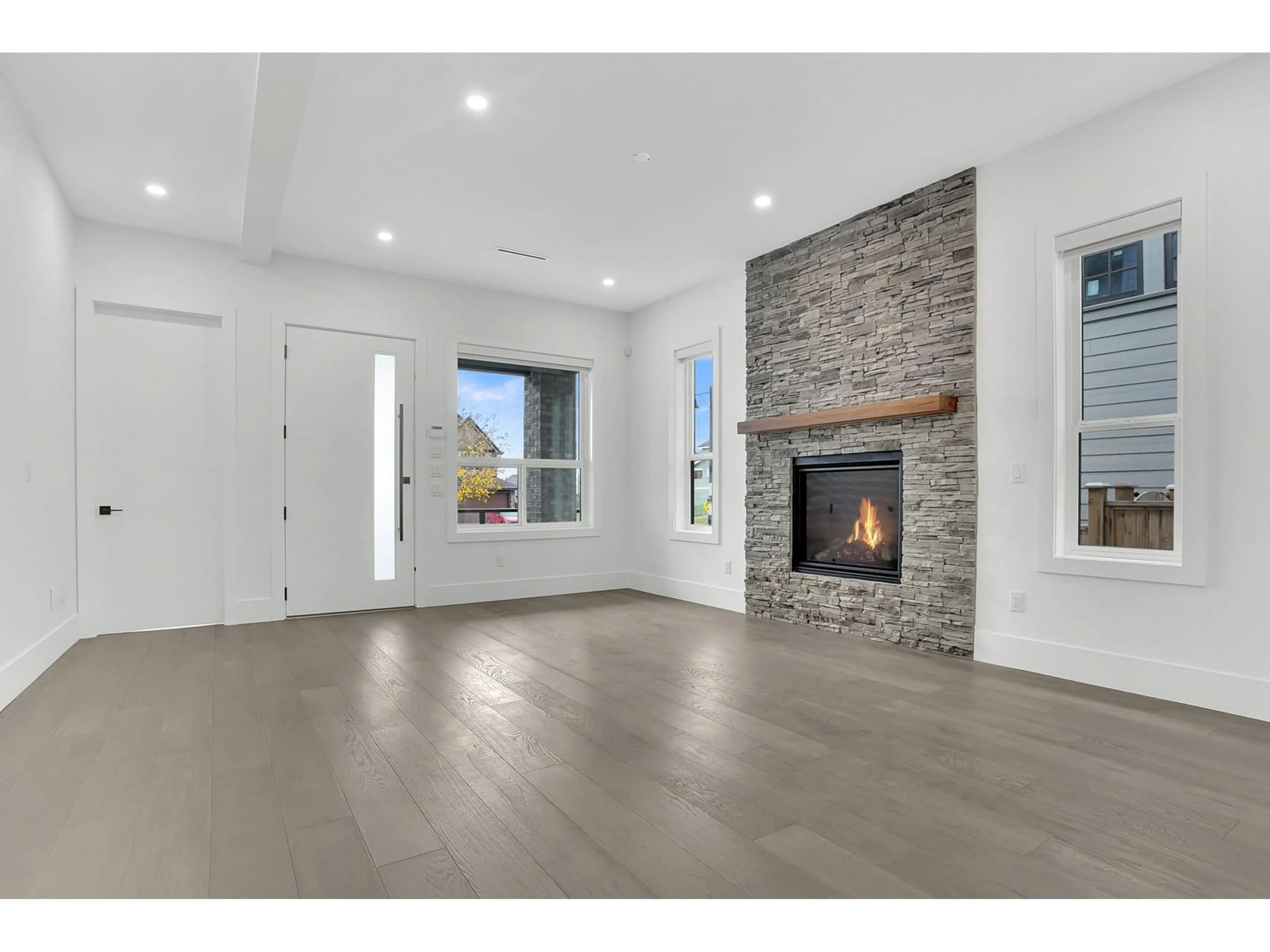 Indoor entryway, wood floors for 16633 BELL ROAD, Surrey British Columbia V3S1H7