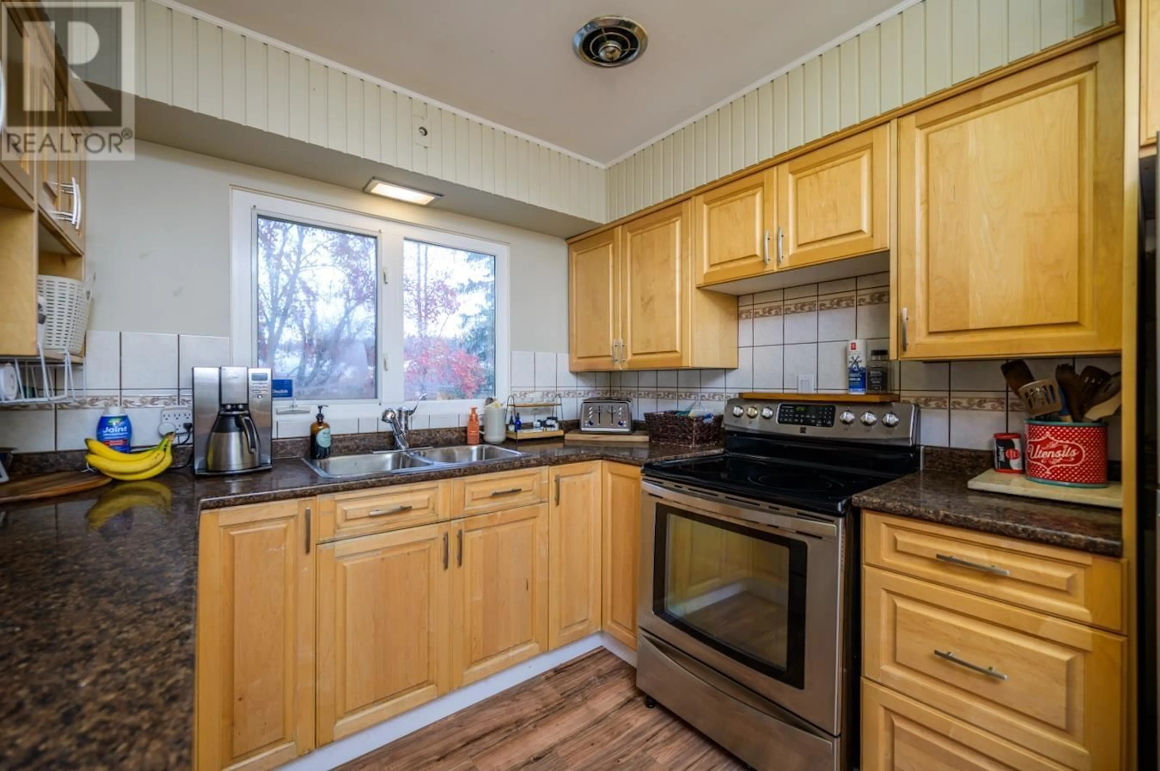 Standard kitchen, wood floors, cottage for 3032 1ST AVENUE, Prince George British Columbia V2M1B9