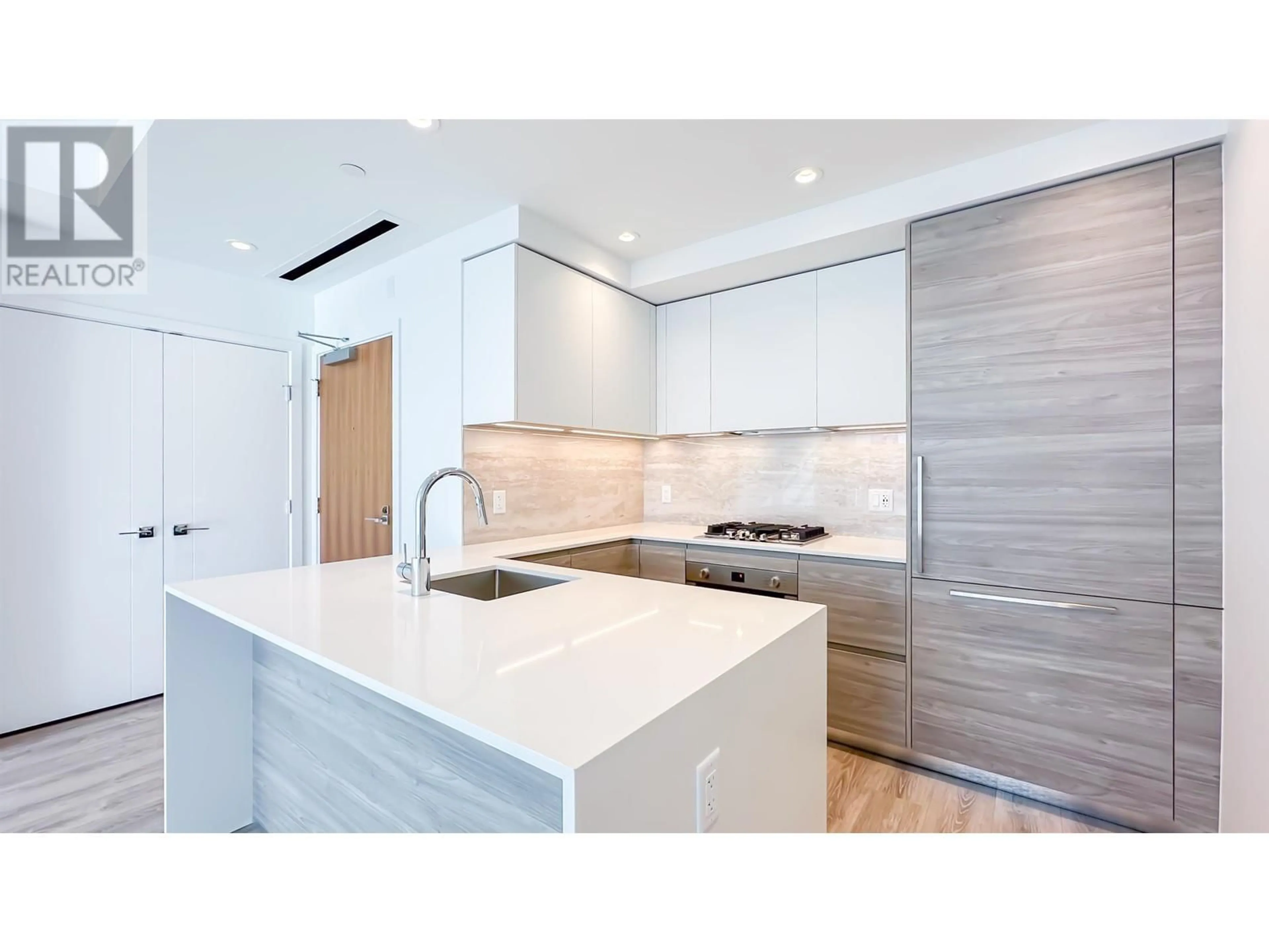 Contemporary kitchen, wood floors for 501 680 QUAYSIDE DRIVE, New Westminster British Columbia V3M0P2