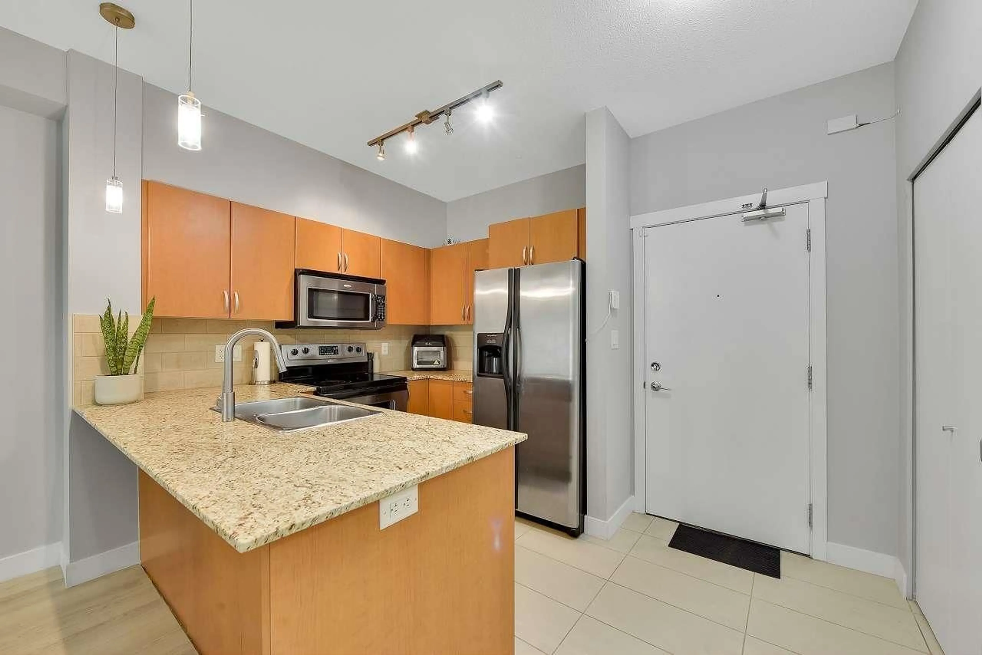 Standard kitchen, not visible floor for 221 13733 107A AVENUE, Surrey British Columbia V3T0B7