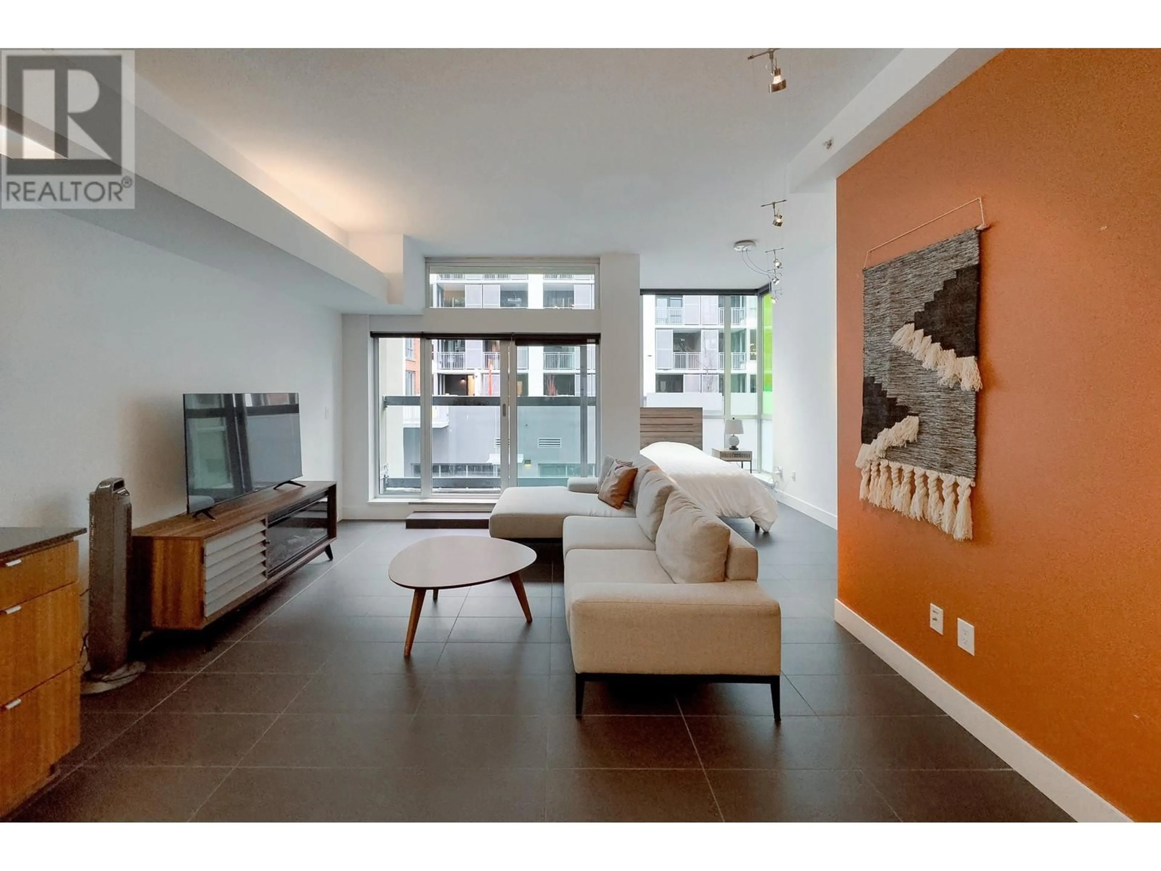 Living room, wood floors for 504 33 W PENDER STREET, Vancouver British Columbia V6B0E5