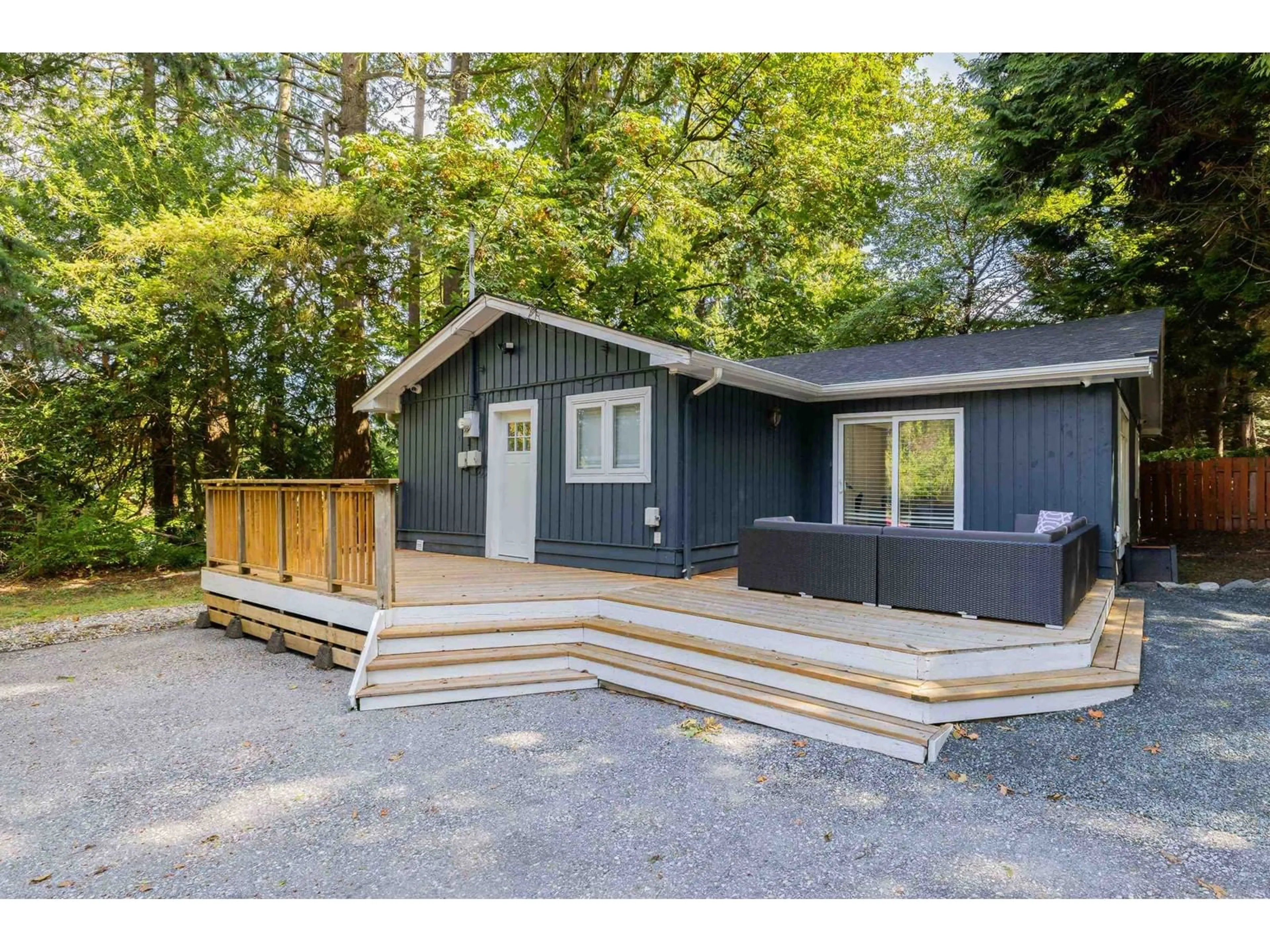 Frontside or backside of a home, cottage for 13991 CRESCENT ROAD, Surrey British Columbia V4P1J4