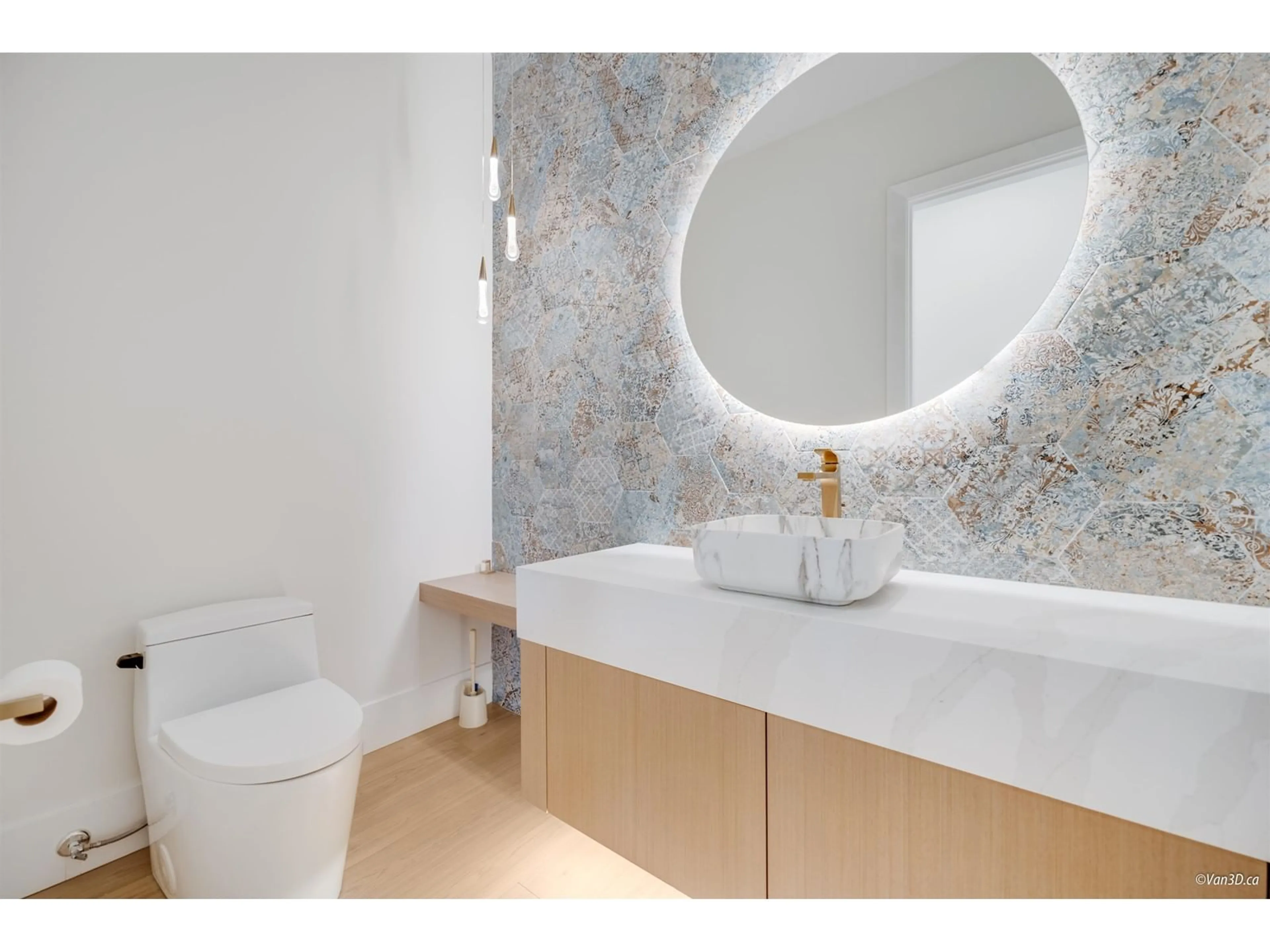 Contemporary bathroom, ceramic floors for 20243 27 AVENUE, Langley British Columbia V2Z0B6