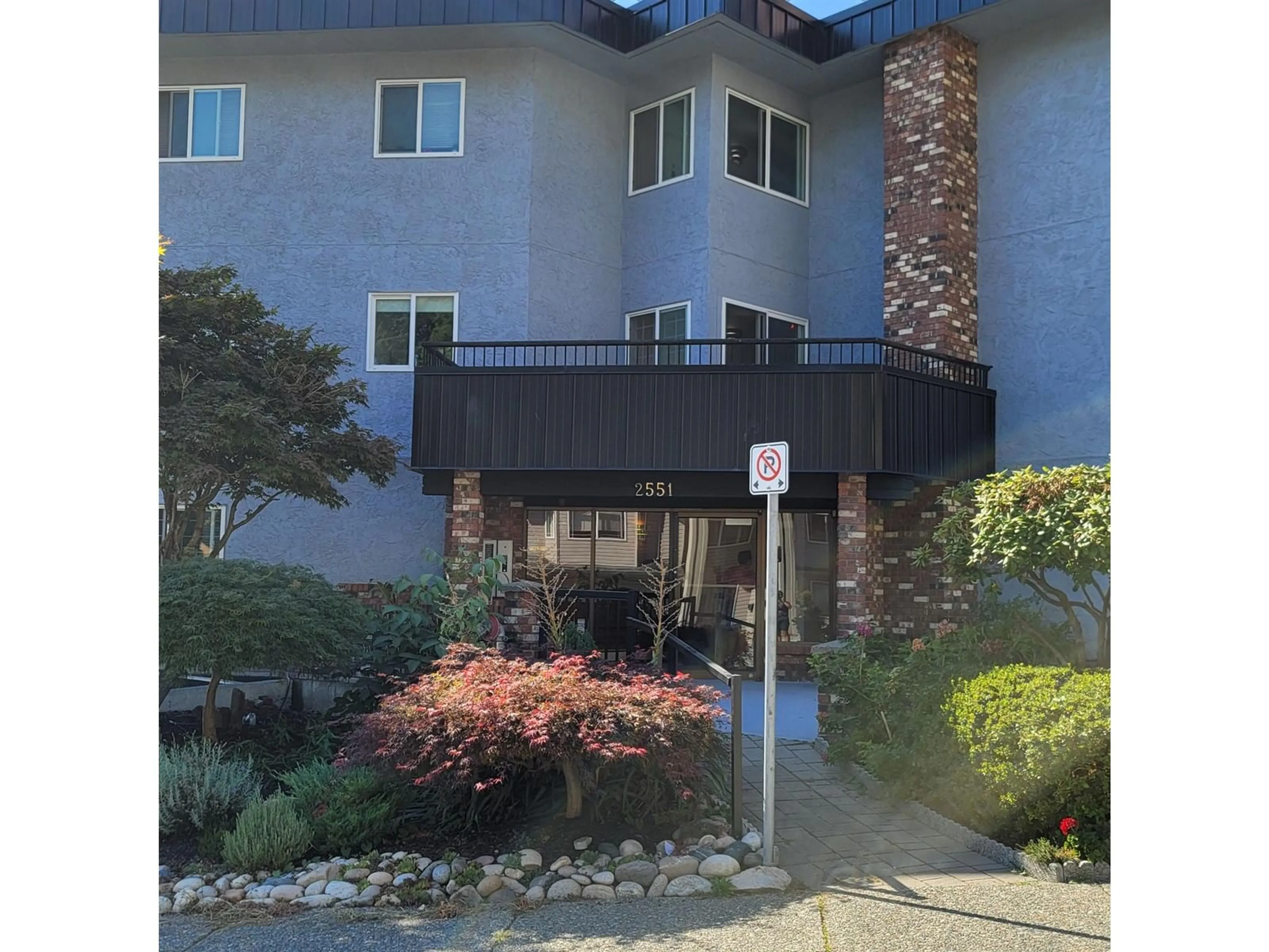 A pic from exterior of the house or condo, the front or back of building for 216 2551 WILLOW LANE, Abbotsford British Columbia V2S5Z9