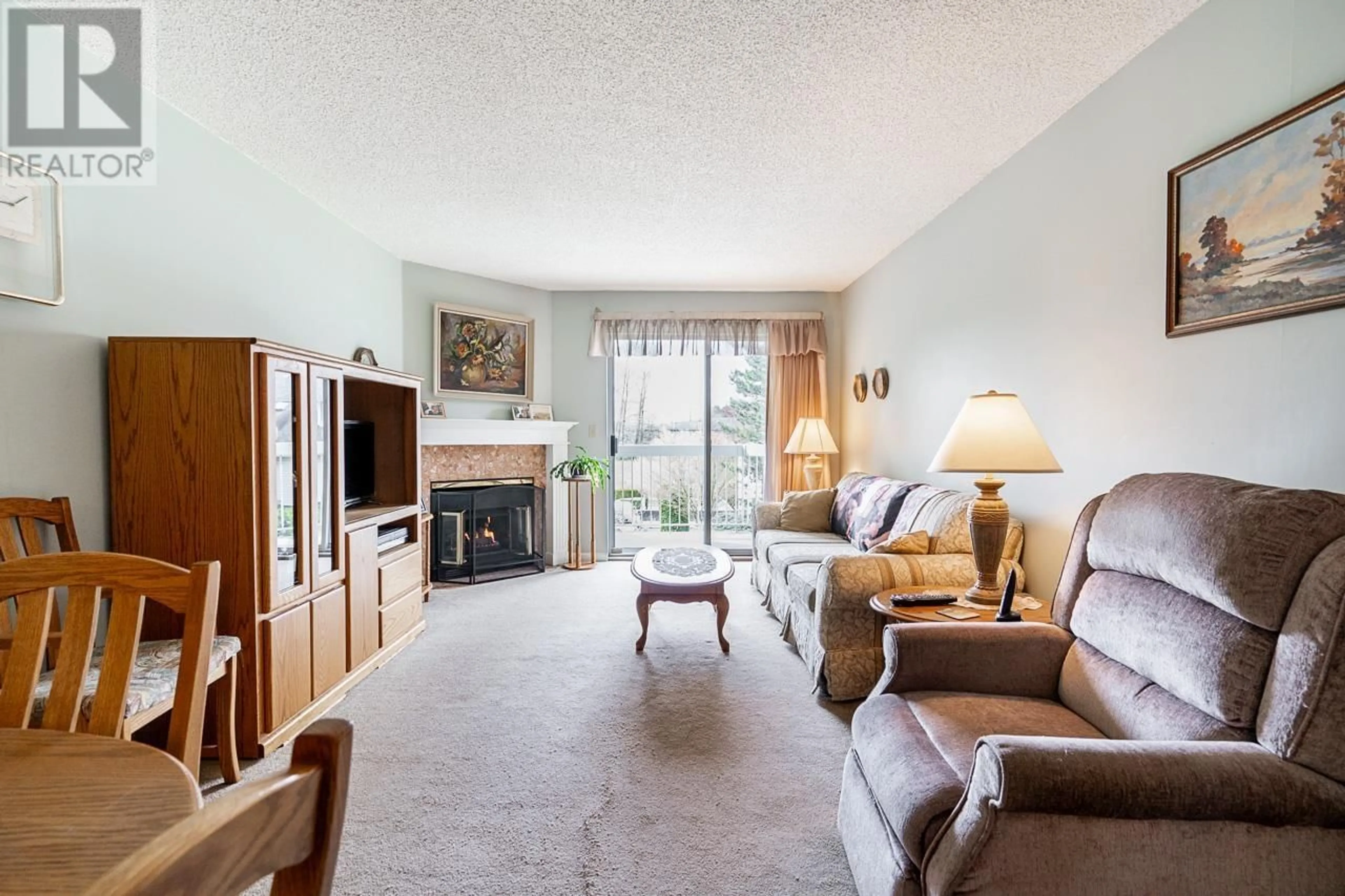 Living room, wood floors for 219 22514 116 AVENUE, Maple Ridge British Columbia V2X0N8