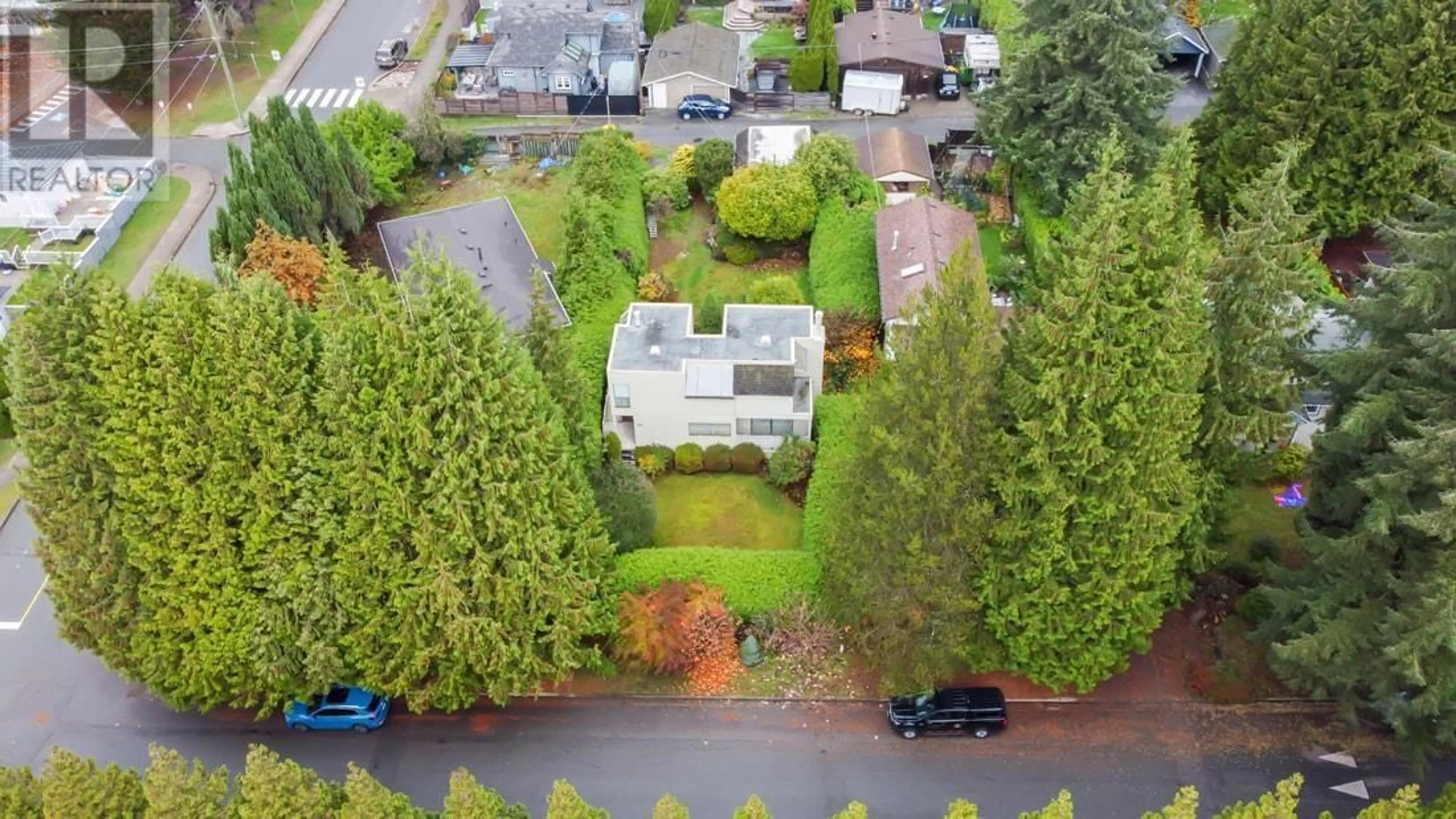 A pic from exterior of the house or condo, the fenced backyard for 458 W 25TH STREET, North Vancouver British Columbia V7N2G2