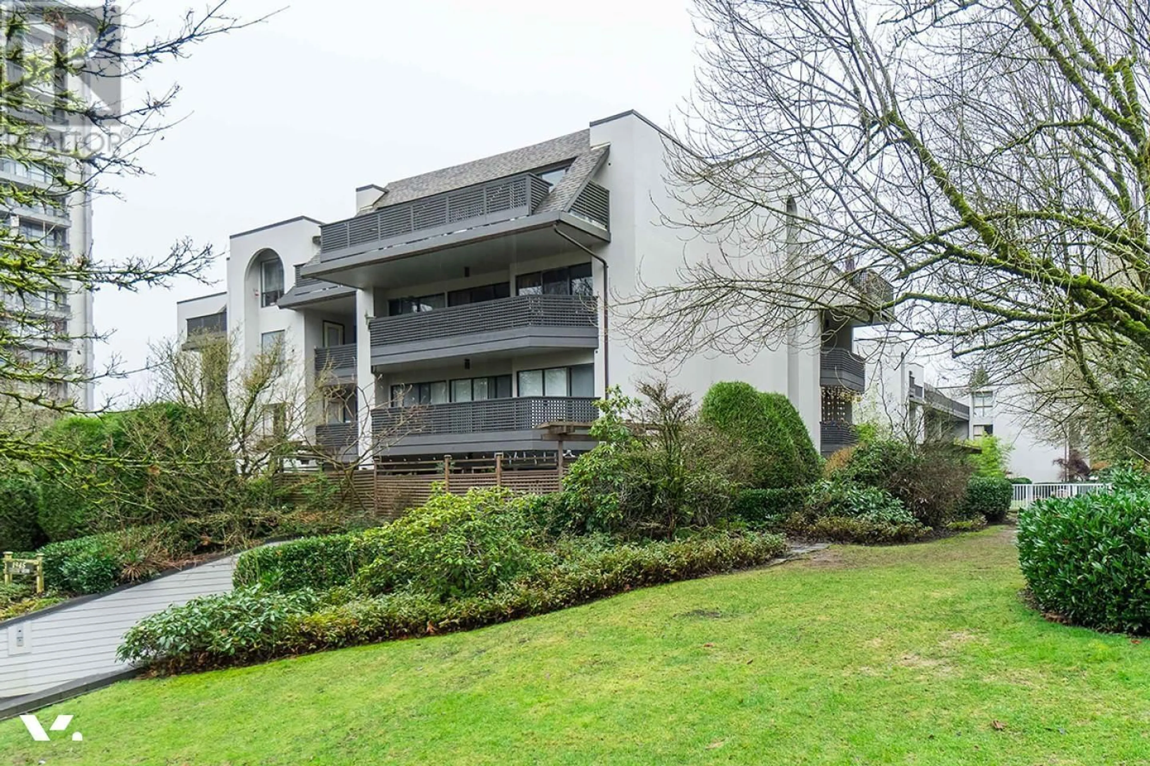 A pic from exterior of the house or condo, the front or back of building for 301 1945 WOODWAY PLACE, Burnaby British Columbia V5B4S4