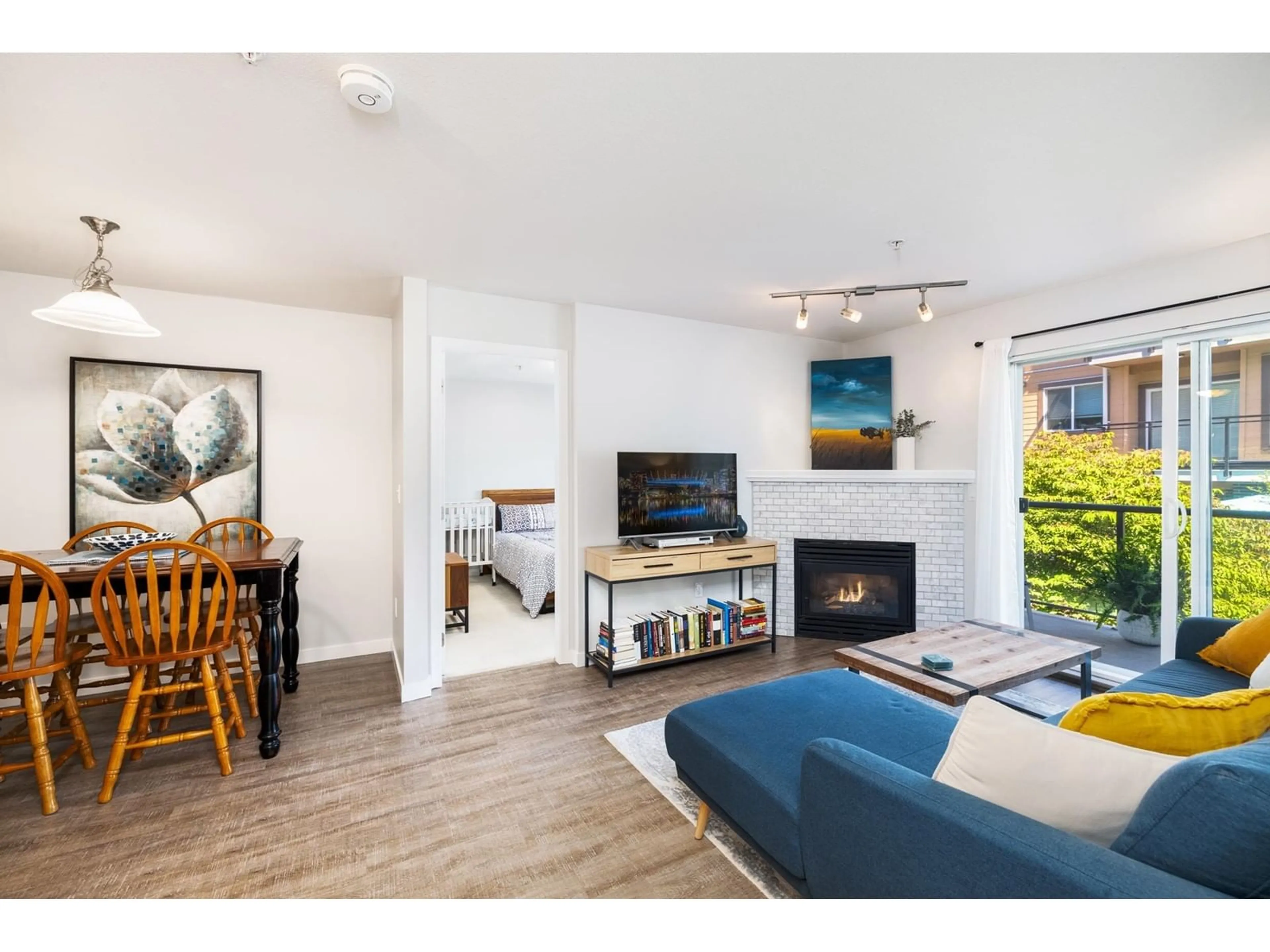 Living room, wood floors for 205 1280 MERKLIN STREET, White Rock British Columbia V4B4B9