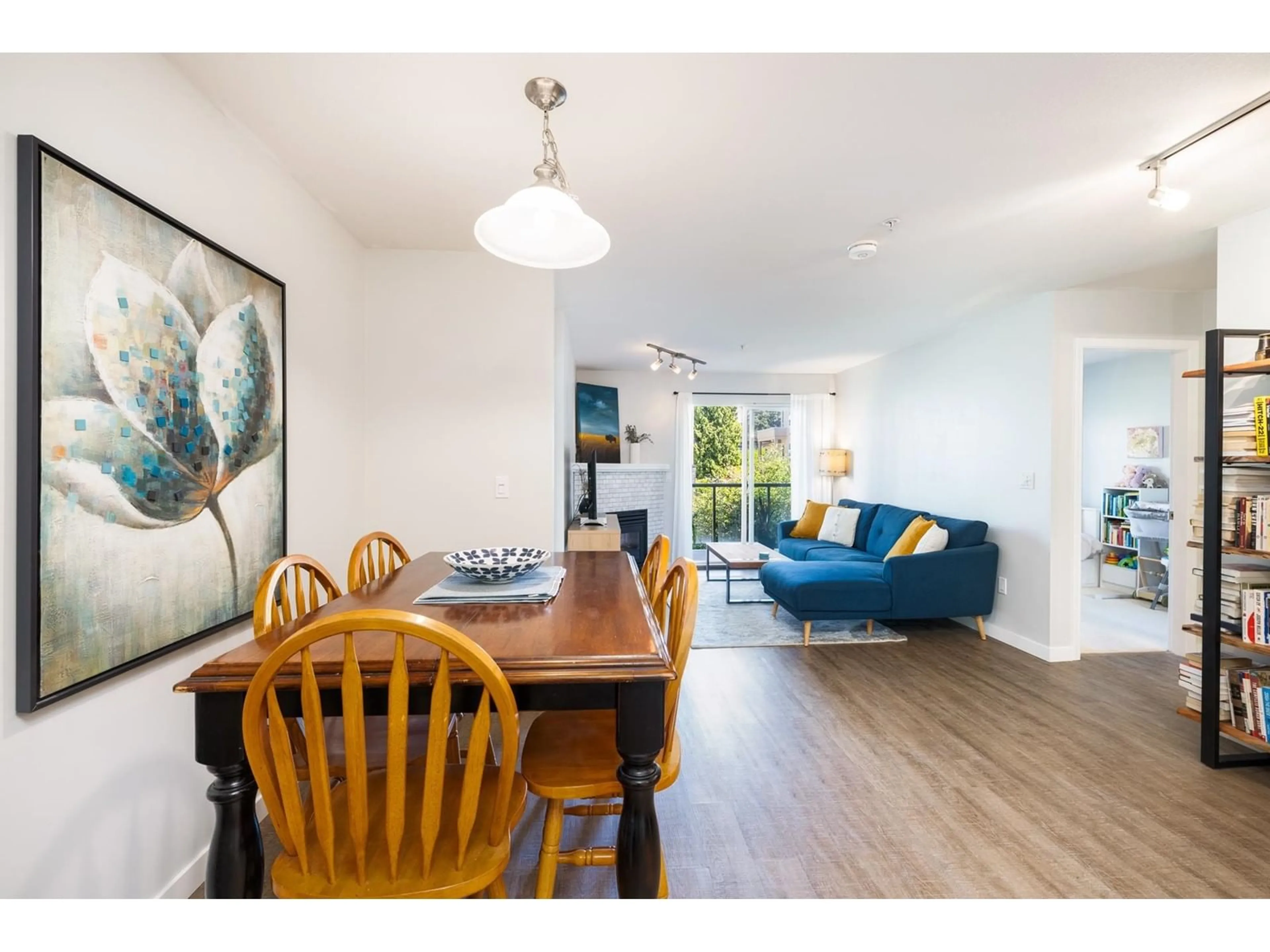 Dining room, wood floors, cottage for 205 1280 MERKLIN STREET, White Rock British Columbia V4B4B9