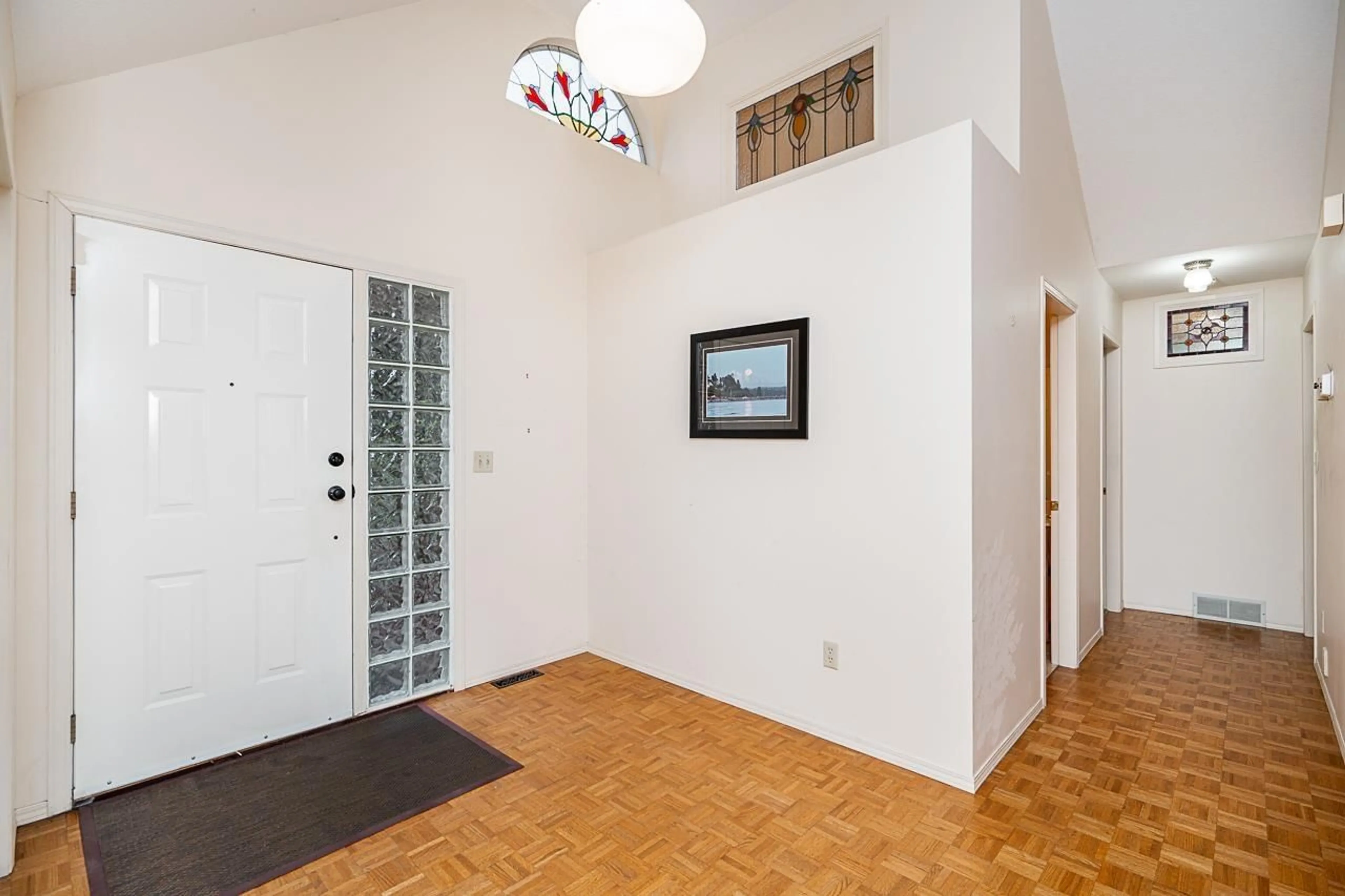 Indoor entryway, wood floors for 47385 SWALLOW CRESCENT, Chilliwack British Columbia V2P7P8