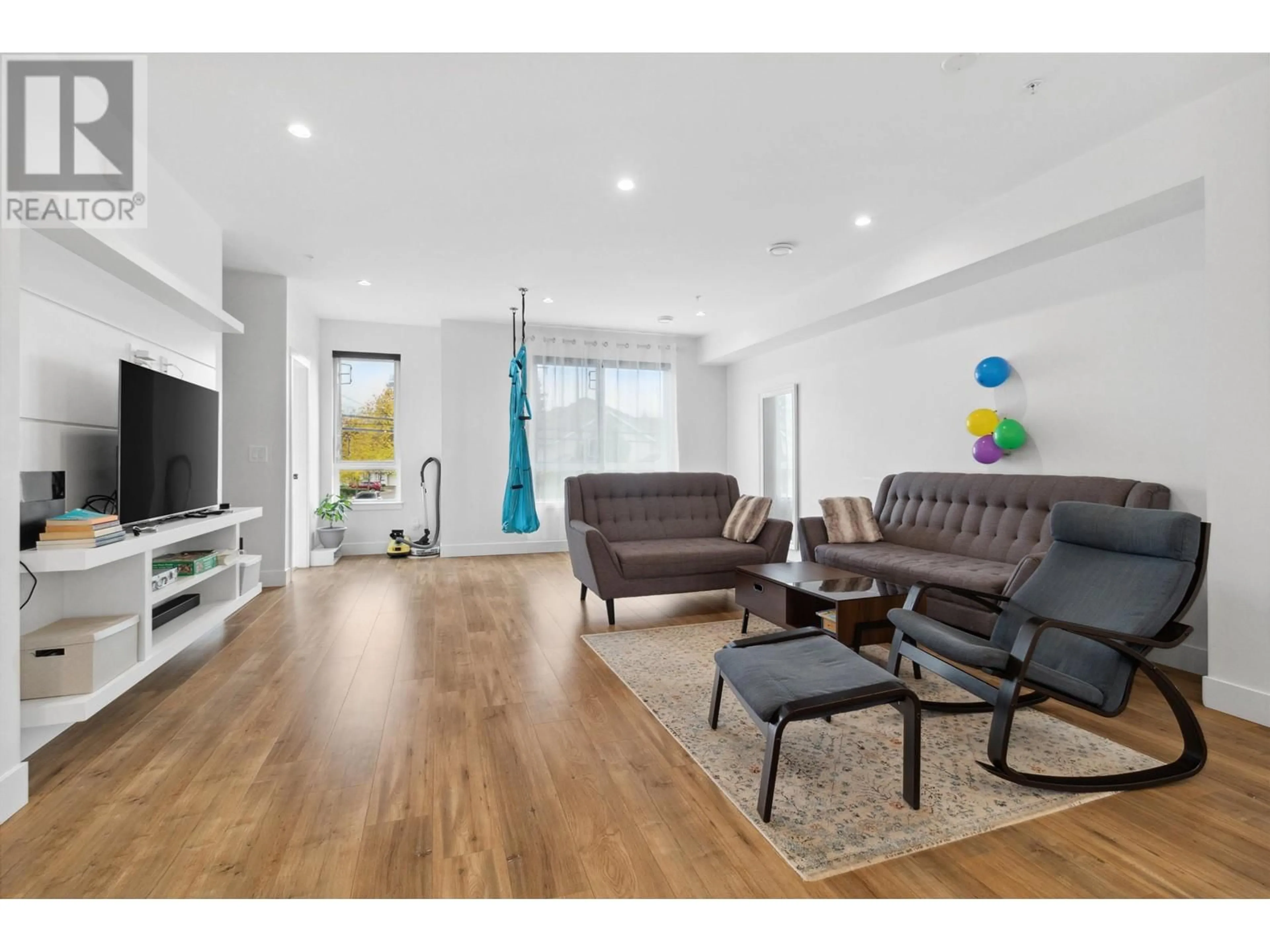 Living room, wood floors for 45 11851 232 STREET, Maple Ridge British Columbia V2X6S8