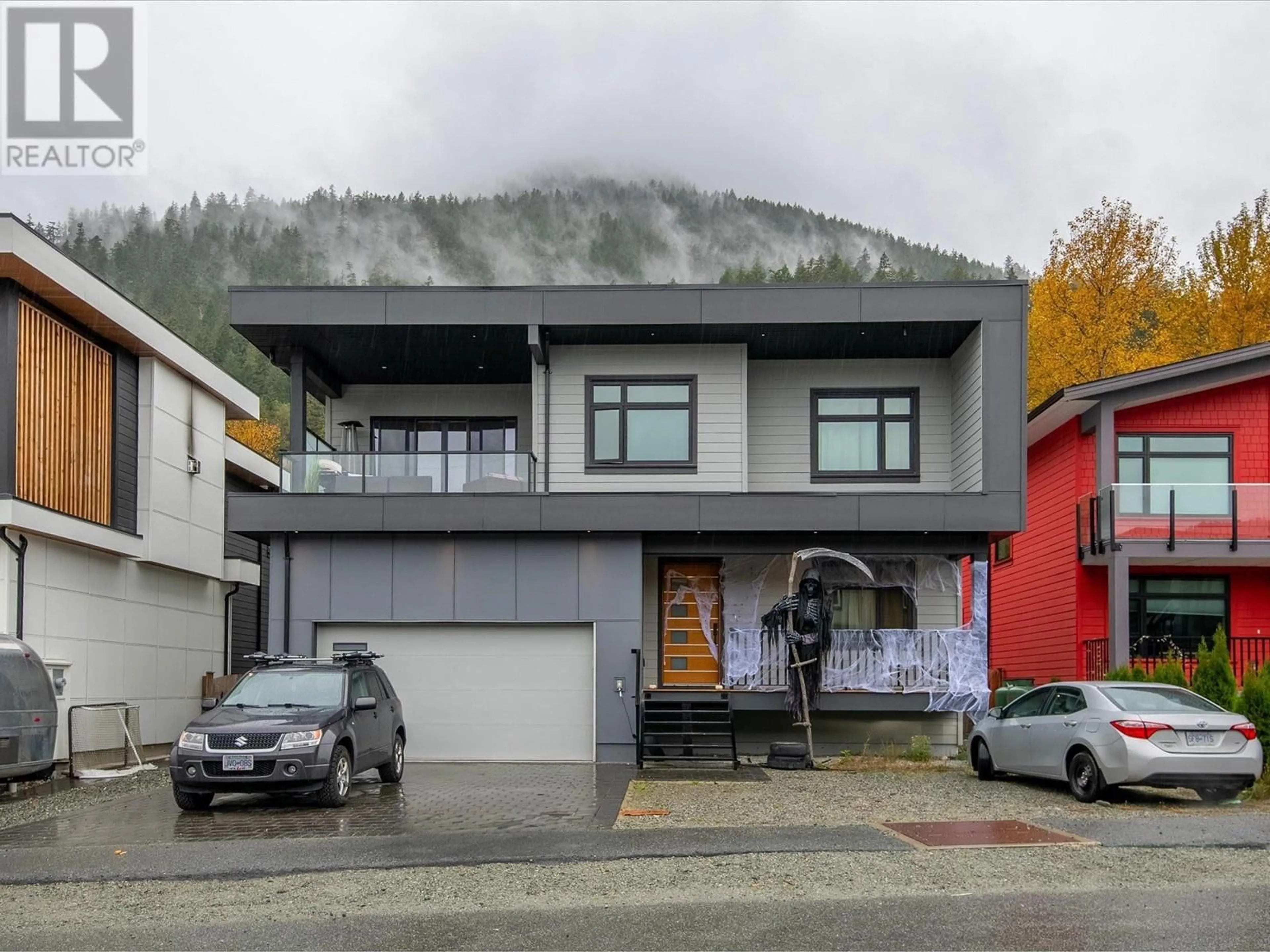 Frontside or backside of a home, the street view for 2048 TIYATA BOULEVARD, Pemberton British Columbia V0N2L1