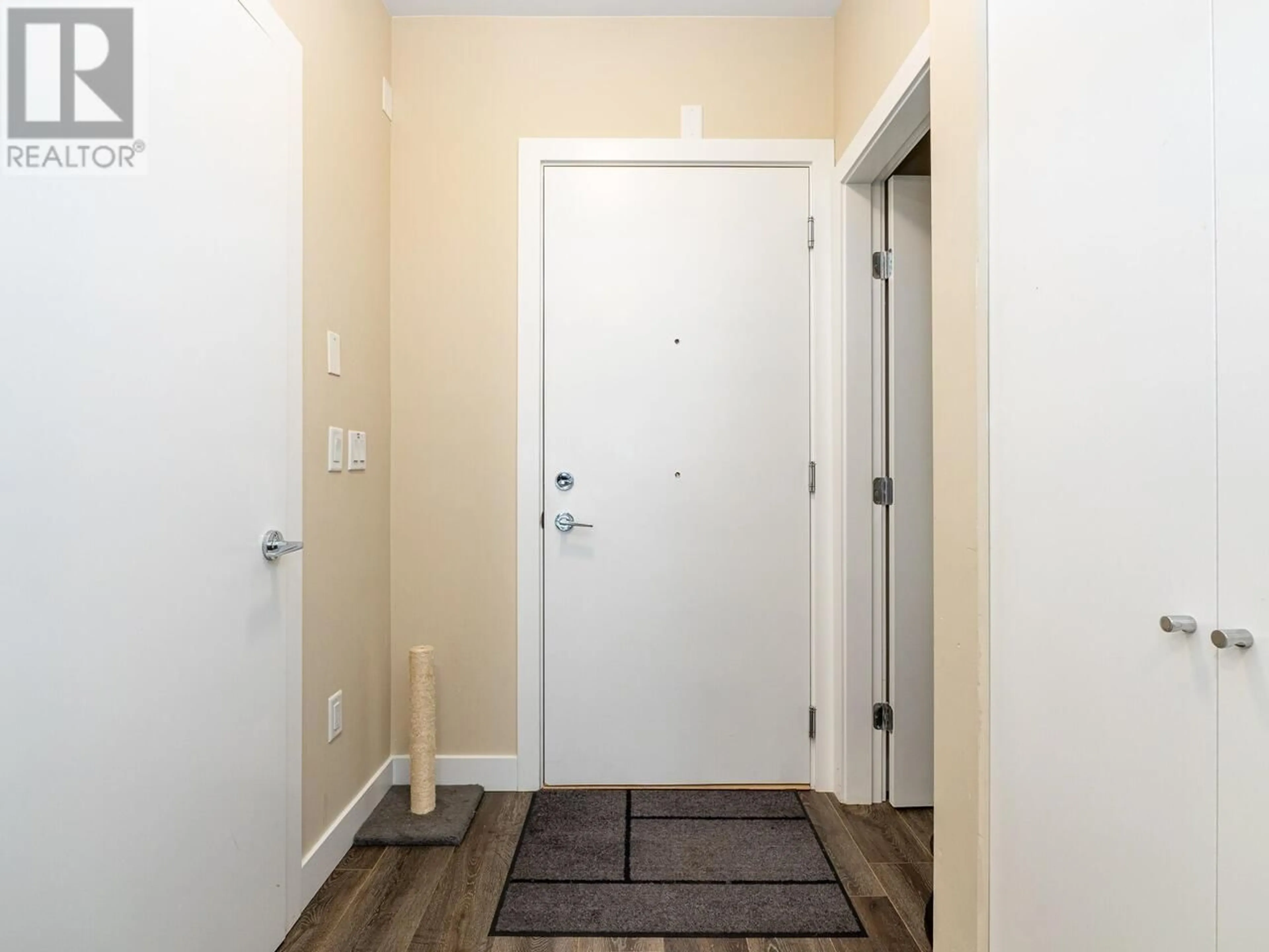 Indoor entryway, wood floors for 215 2889 E 1ST AVENUE, Vancouver British Columbia V5M0G2